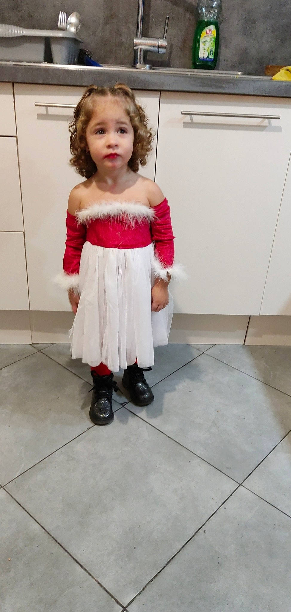 Ana Maria participe au concours pour gagner de l'argent avec cette photo : blond, child, dress, fashion_design, floor, flooring, fun, hair, hairstyle, happy, human_leg, joint, knee, leg, person, shoulder, skin, thigh, toddler, trunk