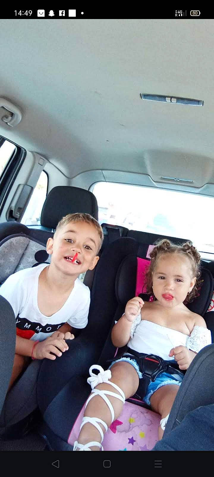 Ana Maria participe au concours pour gagner de l'argent avec cette photo : auto_part, automotive_design, automotive_exterior, car_seat, car_seat_cover, comfort, family_car, fun, happy, head_restraint, human_leg, joy, leisure, motor_vehicle, person, shorts, smile, steering_wheel, thigh, toddler