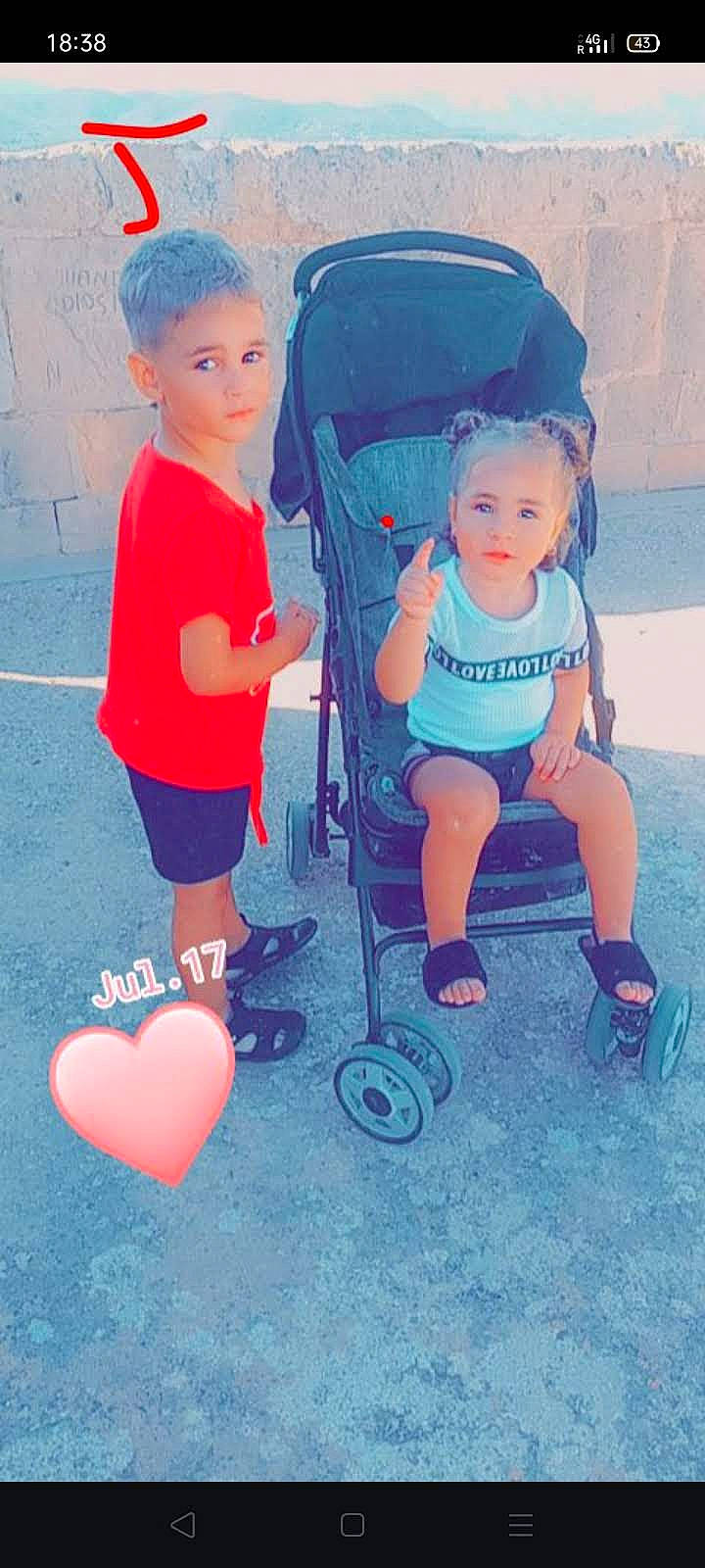 Ana Maria participe au concours pour gagner de l'argent avec cette photo : arm, azure, blue, facial_expression, hairstyle, hand, happy, human, human_body, leg, person, photograph, product, shoe, shorts, shoulder, sneakers, standing, t_shirt, vertebrate