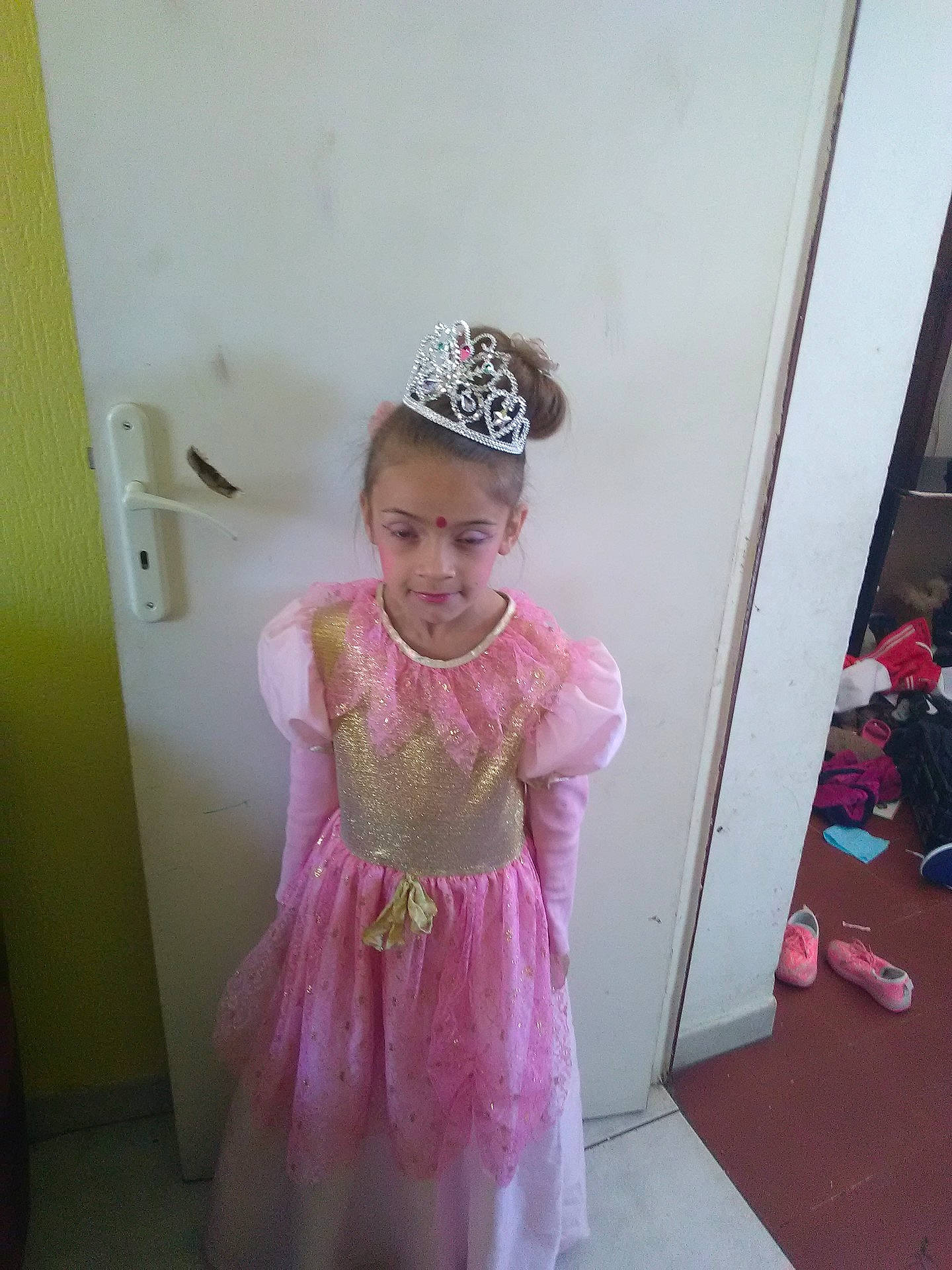 Aouini Anyssa participe au concours pour gagner de l'argent avec cette photo : child, clothing, day, dress, pink, toddler