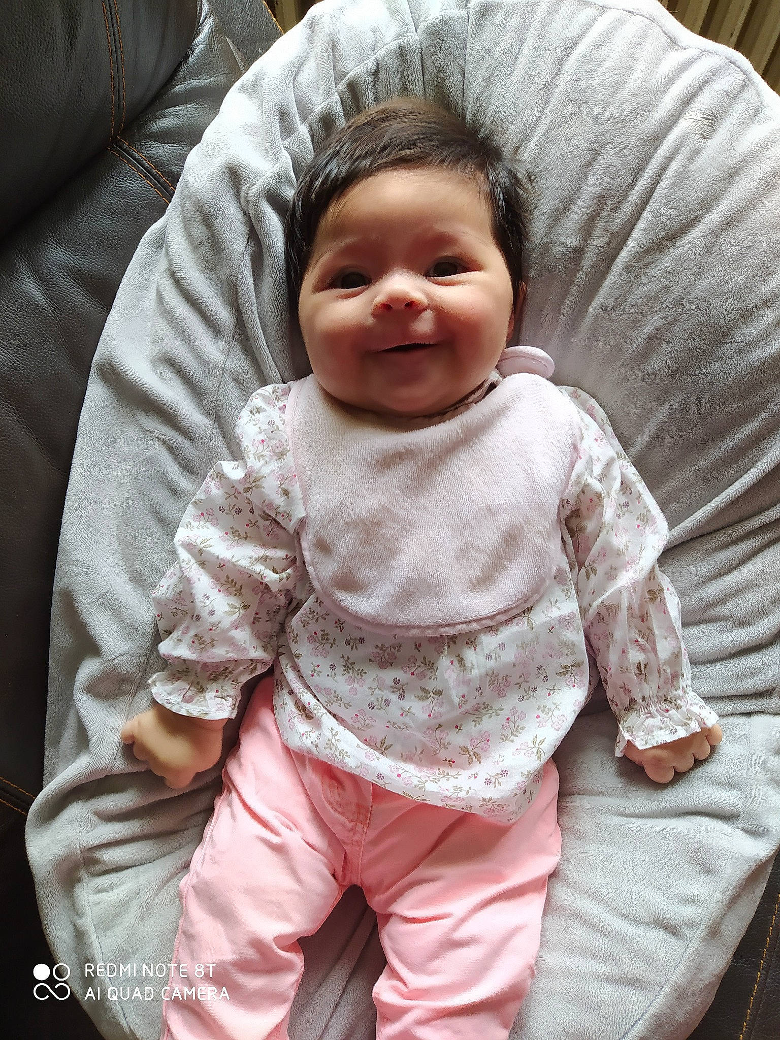 Mya participe au concours pour gagner de l'argent avec cette photo : baby, cheek, child, head, joy, person, sitting, skin, sleeve, smile, toddler