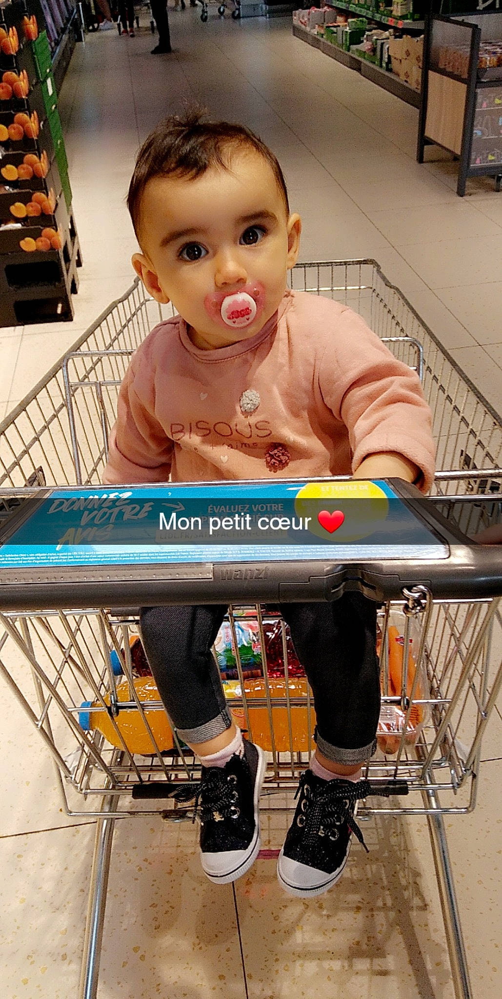 Anna participe au concours pour gagner de l'argent avec cette photo : bicycle, bicycle_frame, bicycle_wheel, electronic_instrument, electronic_keyboard, human_body, keyboard, keyboard_player, membranophone, music, musical_instrument, musical_instrument_accessory, musical_keyboard, musician, person, photograph, piano, product, skin, surprise