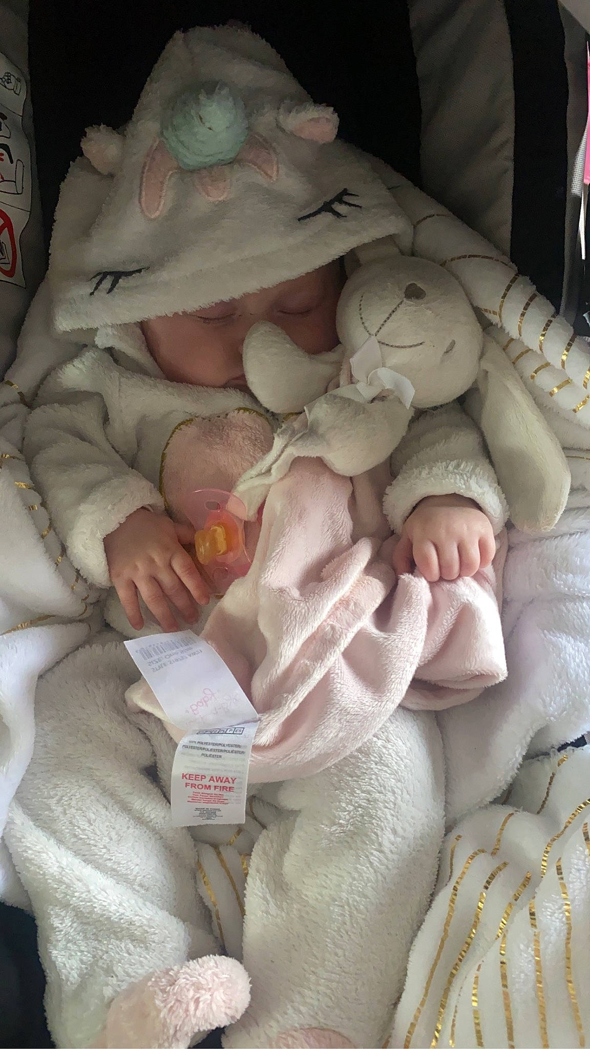 Camila a rejoint le concours — aidez-le/la à gagner de superbes lots ! abdomen, baby, baby_products, baby_sleeping, bedding, blanket, chest, child, comfort, flesh, fur, linens, peach, person, room, sleep, toddler