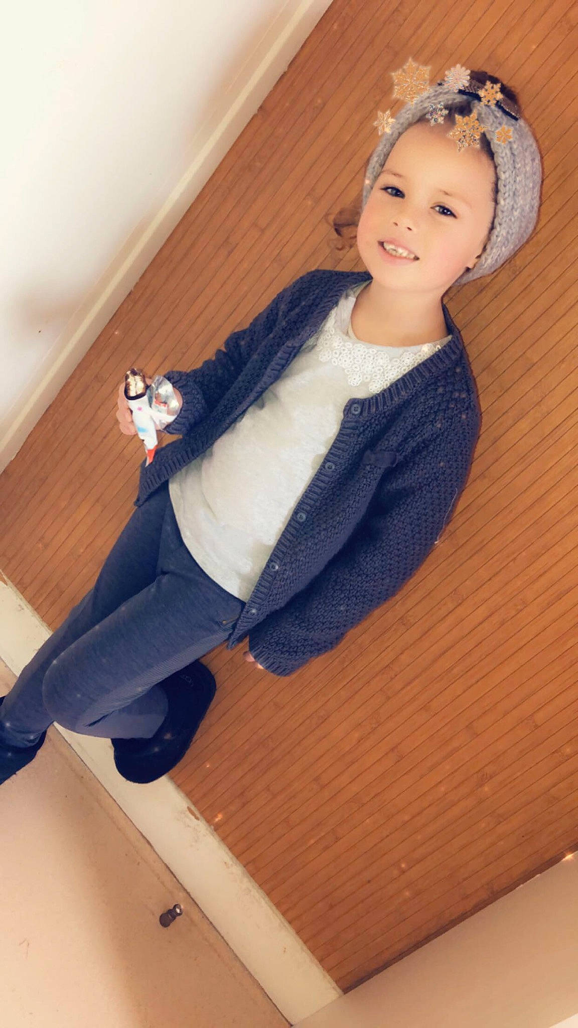 Kenza a rejoint le concours — aidez-le/la à gagner de superbes lots ! abdomen, child, clothing, fur, jeans, joy, leg, leggings, neck, outerwear, person, sleeve, sweater, thigh, tights, top, trousers, trunk, waist