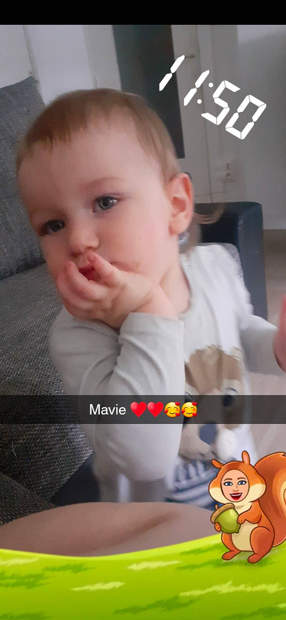 Yanis a rejoint le concours — aidez-le/la à gagner de superbes lots ! baby, baby_toddler_clothing, cheek, child, eyelash, facial_expression, finger, happy, iris, mouth, nose, organ, person, product, room, sleeve, t_shirt, textile, thumb, toddler