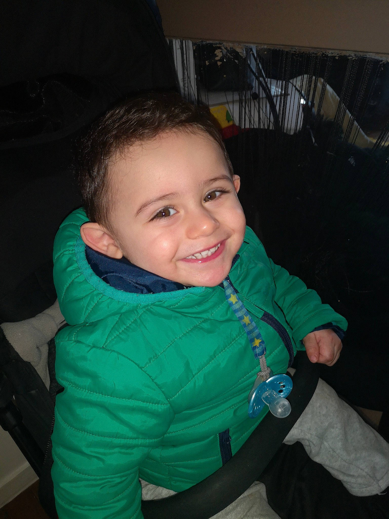 Kilyan a rejoint le concours — aidez-le/la à gagner de superbes lots ! arm, cheek, child, cool, eye, fun, iris, joy, outerwear, person, smile, toddler