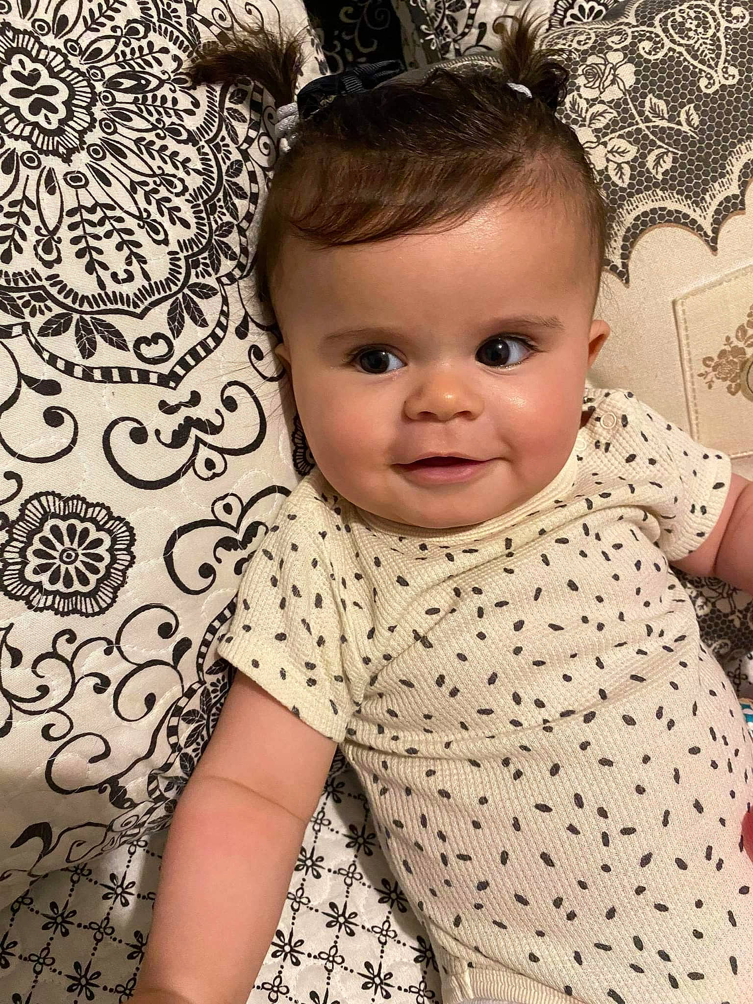 Thalia a rejoint le concours — aidez-le/la à gagner de superbes lots ! arm, baby, baby_toddler_clothing, cheek, chin, dress, eye, eyelash, face, facial_expression, hair, hairstyle, hand, head, lip, person, skin, sleeve, smile, textile