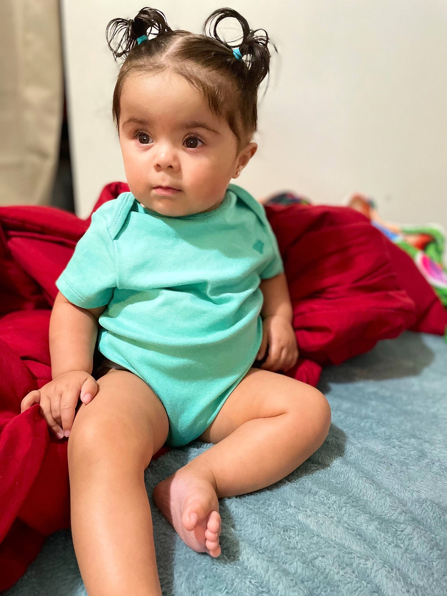 Swayze is registered to the contest to win money with this photo: arm, baby_toddler_clothing, child, dress, eye, finger, hair, hand, happy, head, human_body, jewellery, leg, neck, person, pink, skin, sleeve, smile, thigh