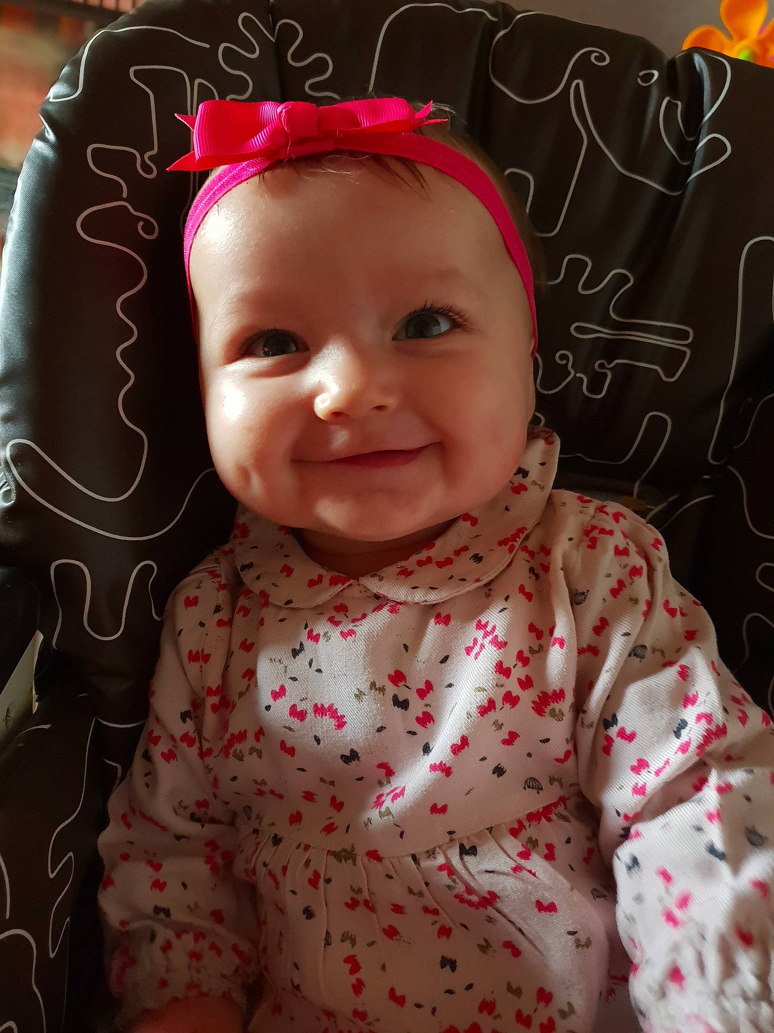 Sarah participe au concours pour gagner de l'argent avec cette photo : baby, baby_toddler_clothing, cheek, child, dress, ear, eye, face, forehead, hair_accessory, head, joy, lip, nose, pattern, person, pink, skin, smile, textile