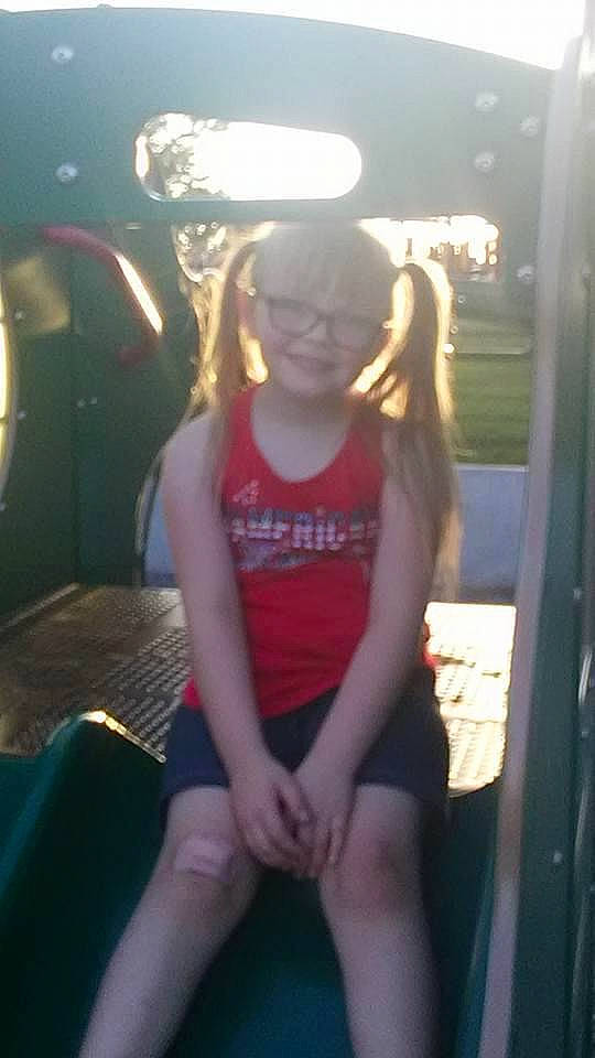 Lizzy is registered to the contest to win money with this photo: auto_part, automotive_exterior, automotive_lighting, automotive_window_part, blond, elbow, eyewear, family_car, fun, human_leg, joy, knee, leisure, lens_flare, luxury_vehicle, motor_vehicle, mouth, passenger, person, sunglasses