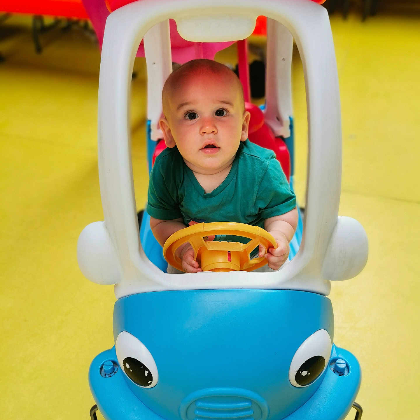 Lenny a rejoint le concours — aidez-le/la à gagner de superbes lots ! baby, bodypart, face, finger, hand, head, indoors, machine, outdoorplayarea, outdoors, person, photography, playarea, portrait, sphere, spoke, toy, transportation, vehicle, wheel