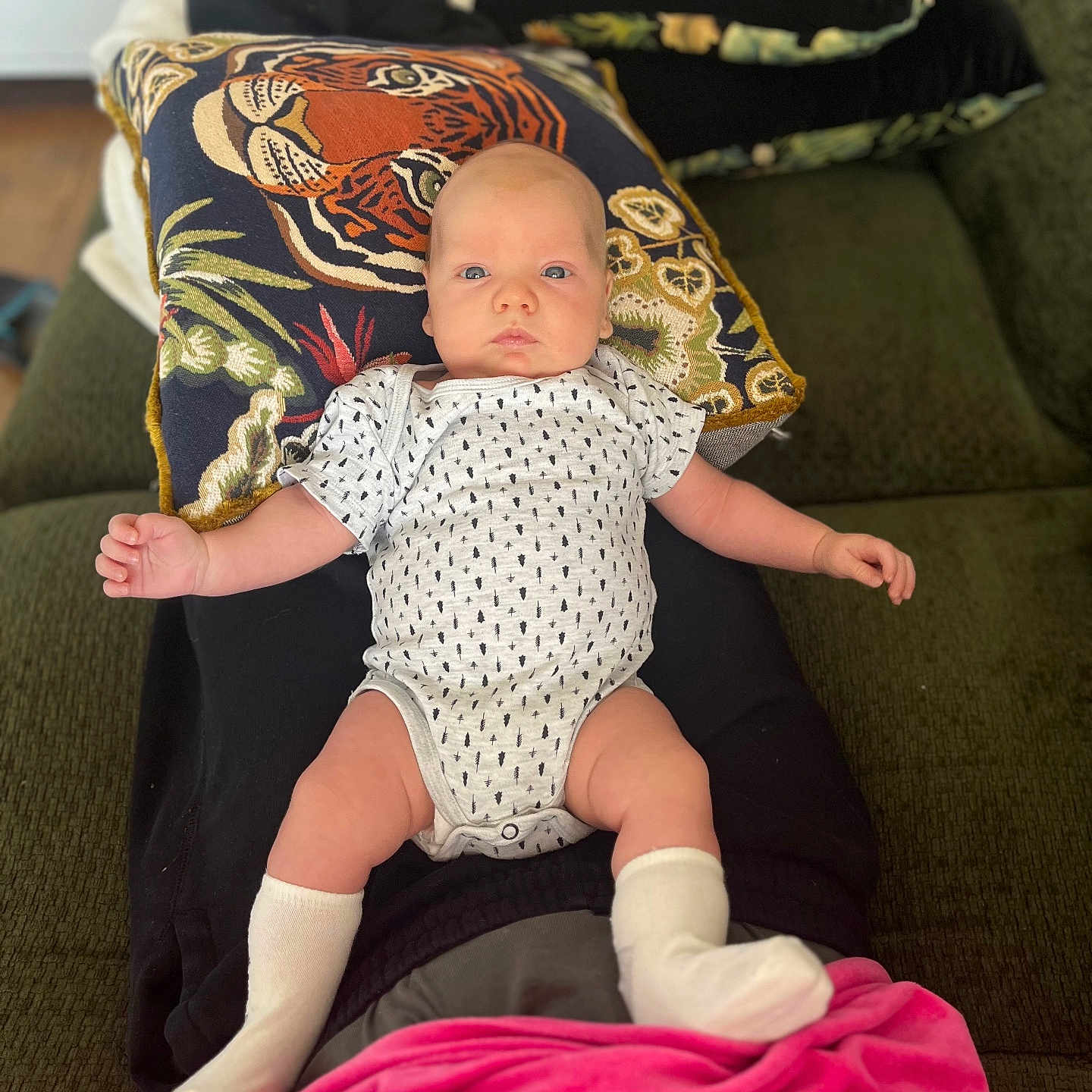 Louis a rejoint le concours — aidez-le/la à gagner de superbes lots ! baby, blanket, clothing, couch, cushion, face, furniture, head, homedecor, hosiery, newborn, pants, person, photography, pillow, portrait, shorts, sitting, sleeping, sock
