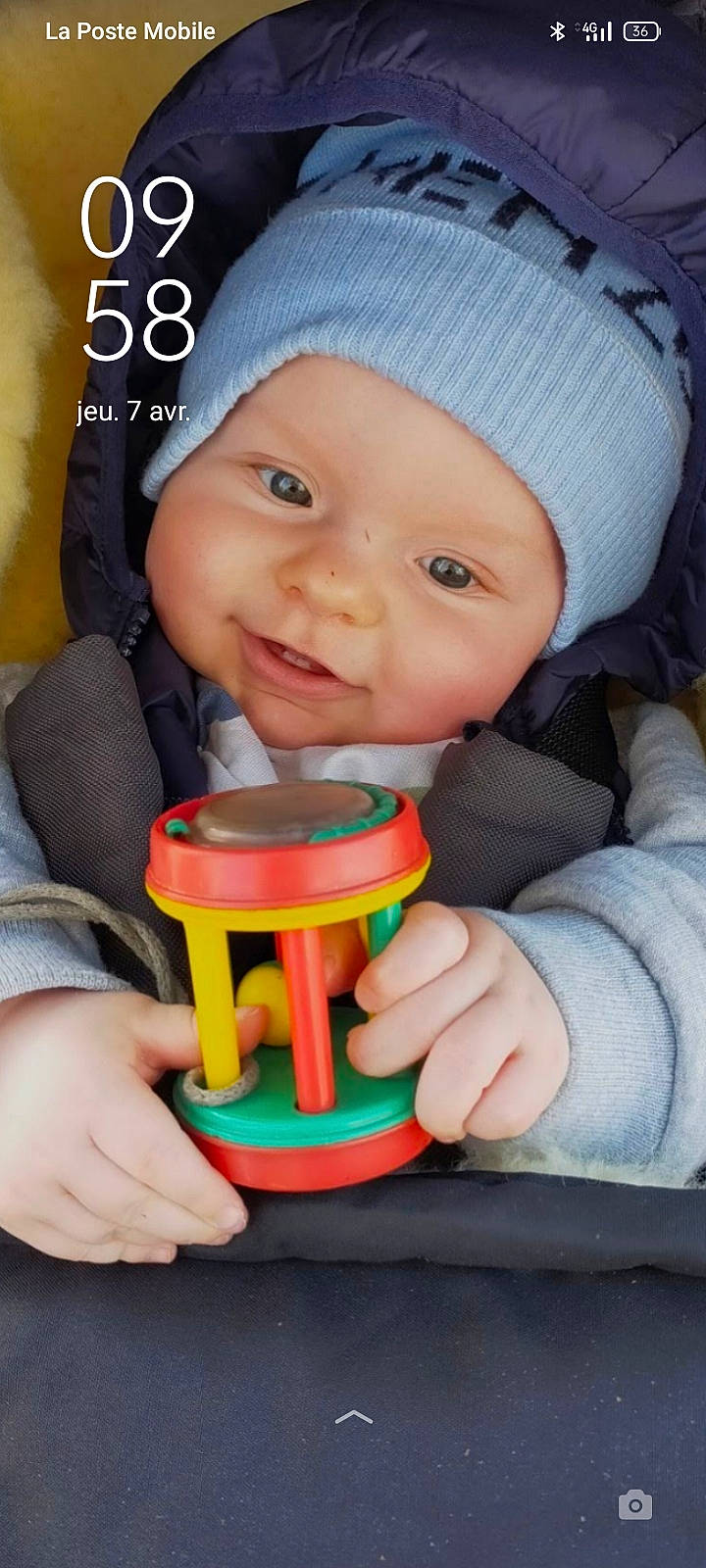 Kenzo a rejoint le concours — aidez-le/la à gagner de superbes lots ! baby, baby_playing_with_toys, baby_products, baby_toddler_clothing, beauty, cap, cheek, child, finger, fun, hand, happy, headwear, knit_cap, organ, person, skin, sleeve, smile, snapshot