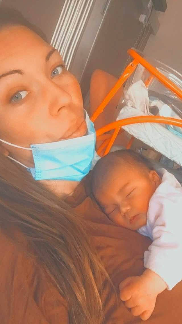 Rose participe au concours pour gagner de l'argent avec cette photo : baby, cheek, child, chin, comfort, ear, eyebrow, eyelash, finger, fun, happy, headgear, iris, jaw, lip, mouth, nose, organ, person, skin