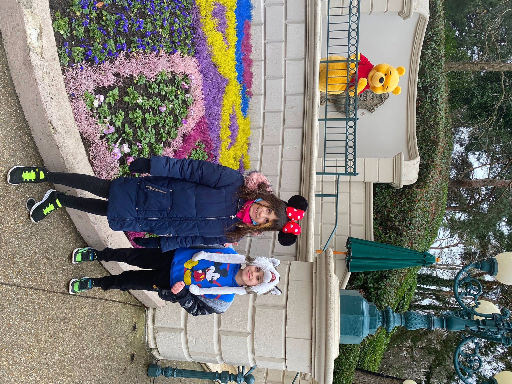 Leonardo participe au concours pour gagner de l'argent avec cette photo : building, door, electric_blue, facade, flower, fun, hat, headwear, house, joy, leisure, pedestrian, person, plant, recreation, smile, tree, window