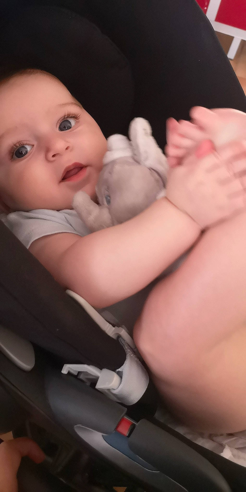 Alec a rejoint le concours — aidez-le/la à gagner de superbes lots ! arm, baby, cheek, child, finger, foot, gesture, hand, leg, lip, mouth, muscle, nail, person, product, skin, sole, thigh, thumb, toddler