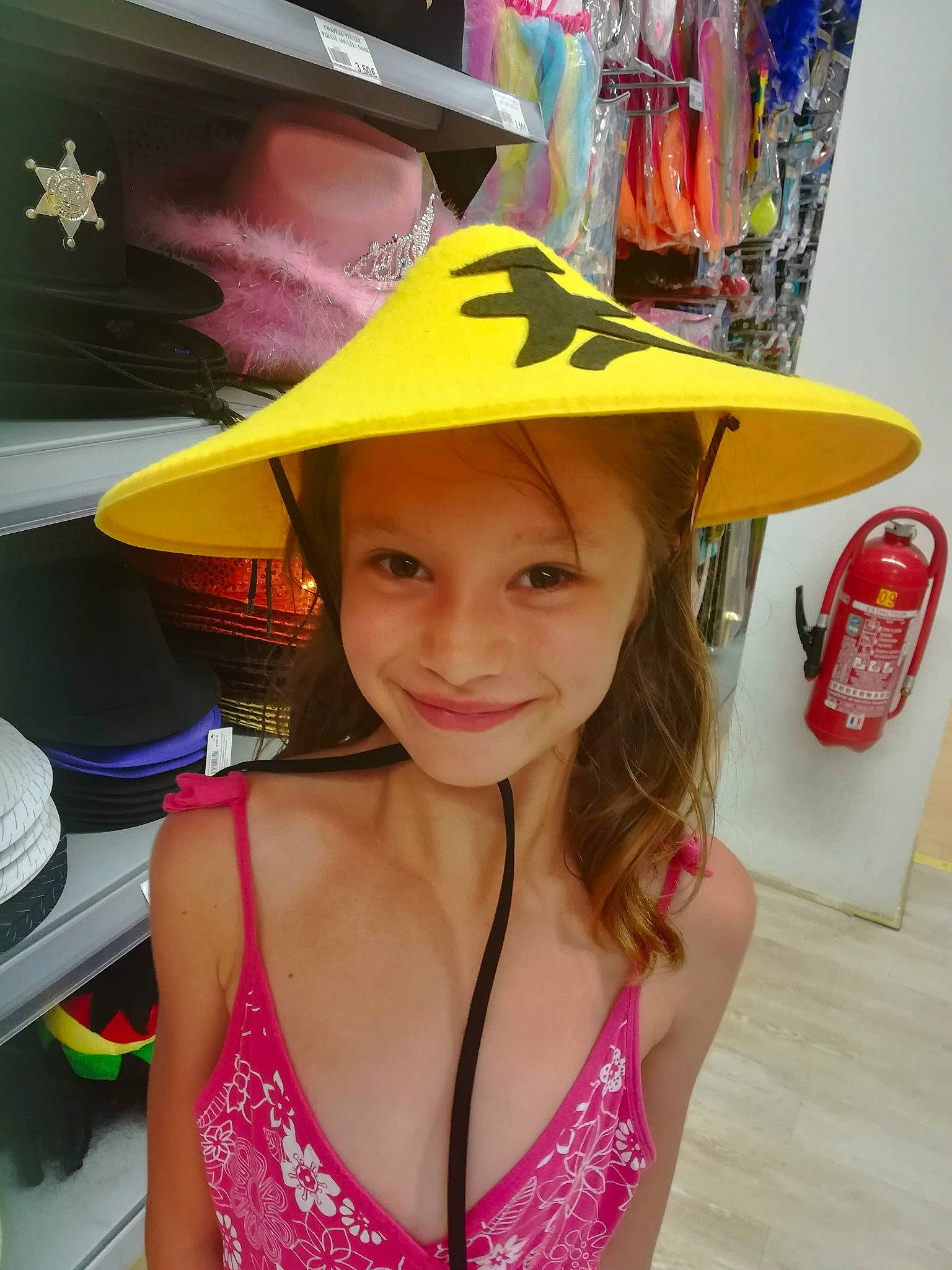 Cloé a rejoint le concours — aidez-le/la à gagner de superbes lots ! clothing, costume_hat, cowboy_hat, fashion_accessory, hat, headgear, headwear, joy, person, smile, sombrero, sun_hat