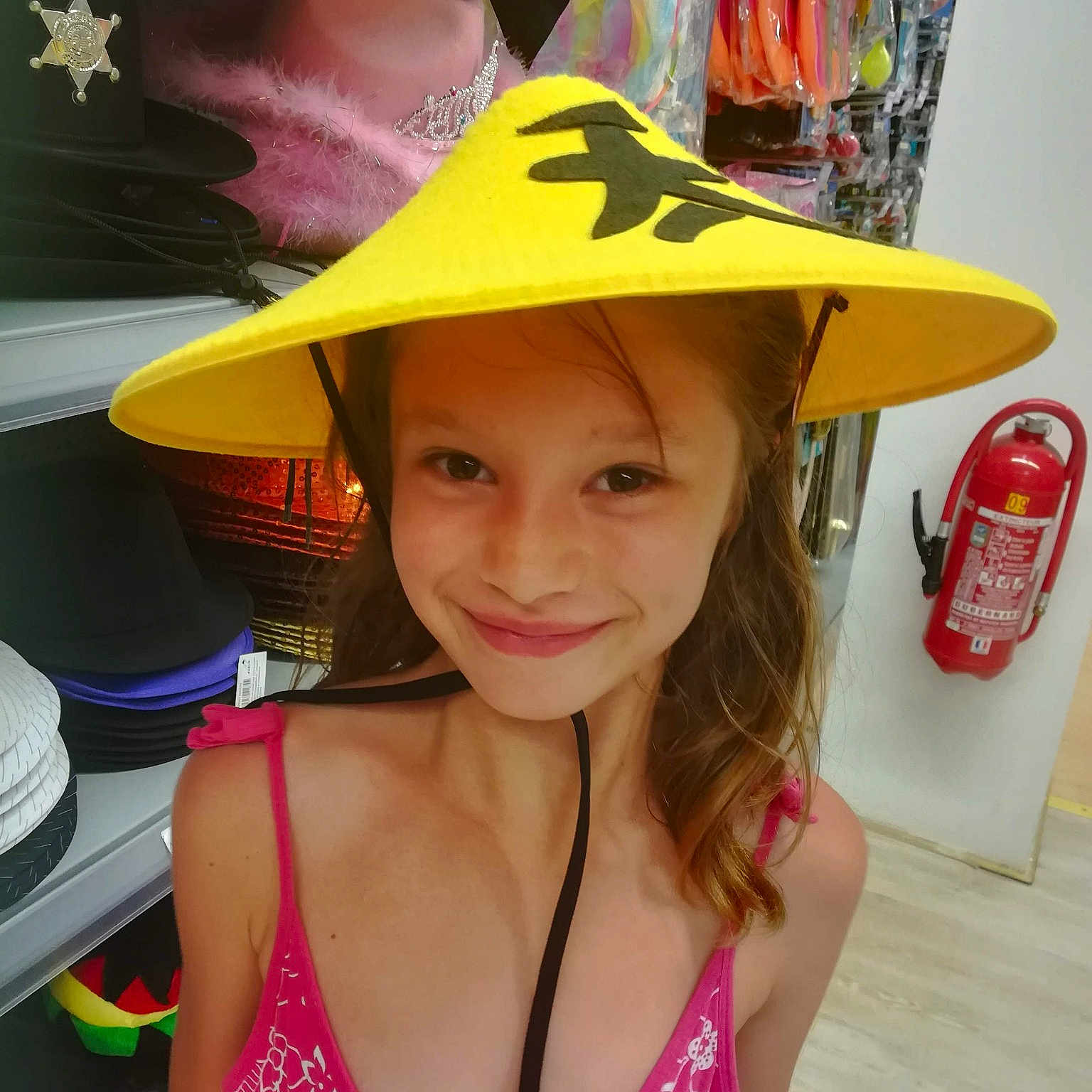 Cloé a rejoint le concours — aidez-le/la à gagner de superbes lots ! clothing, costume_hat, cowboy_hat, fashion_accessory, hat, headgear, headwear, joy, person, smile, sombrero, sun_hat