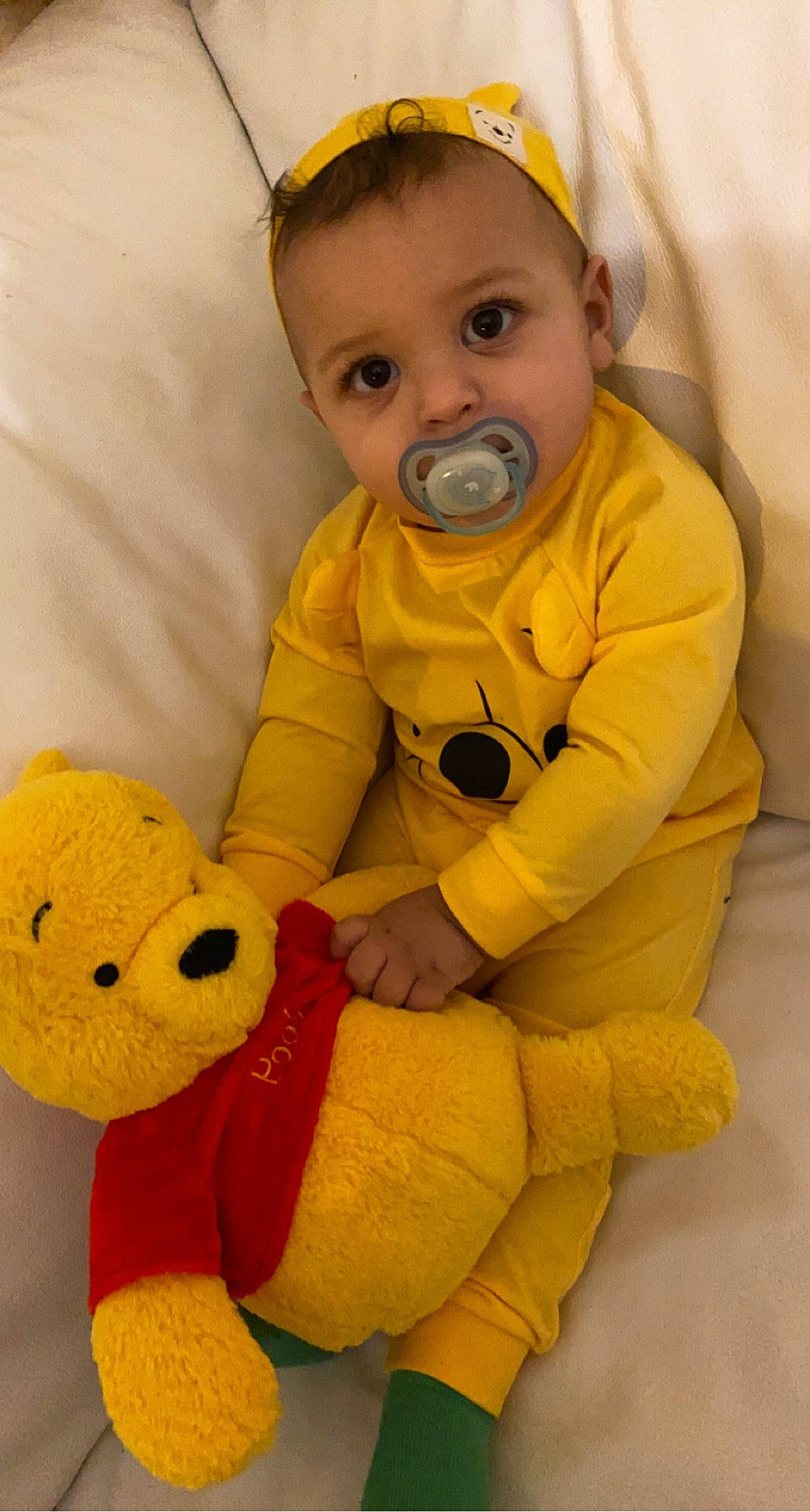 Amir participe au concours pour gagner de l'argent avec cette photo : baby, baby_products, baby_toddler_clothing, baby_toys, child, comfort, hair_accessory, headband, headpiece, human, human_body, overall, person, plush, stuffed_toy, textile, toddler, toy, yellow