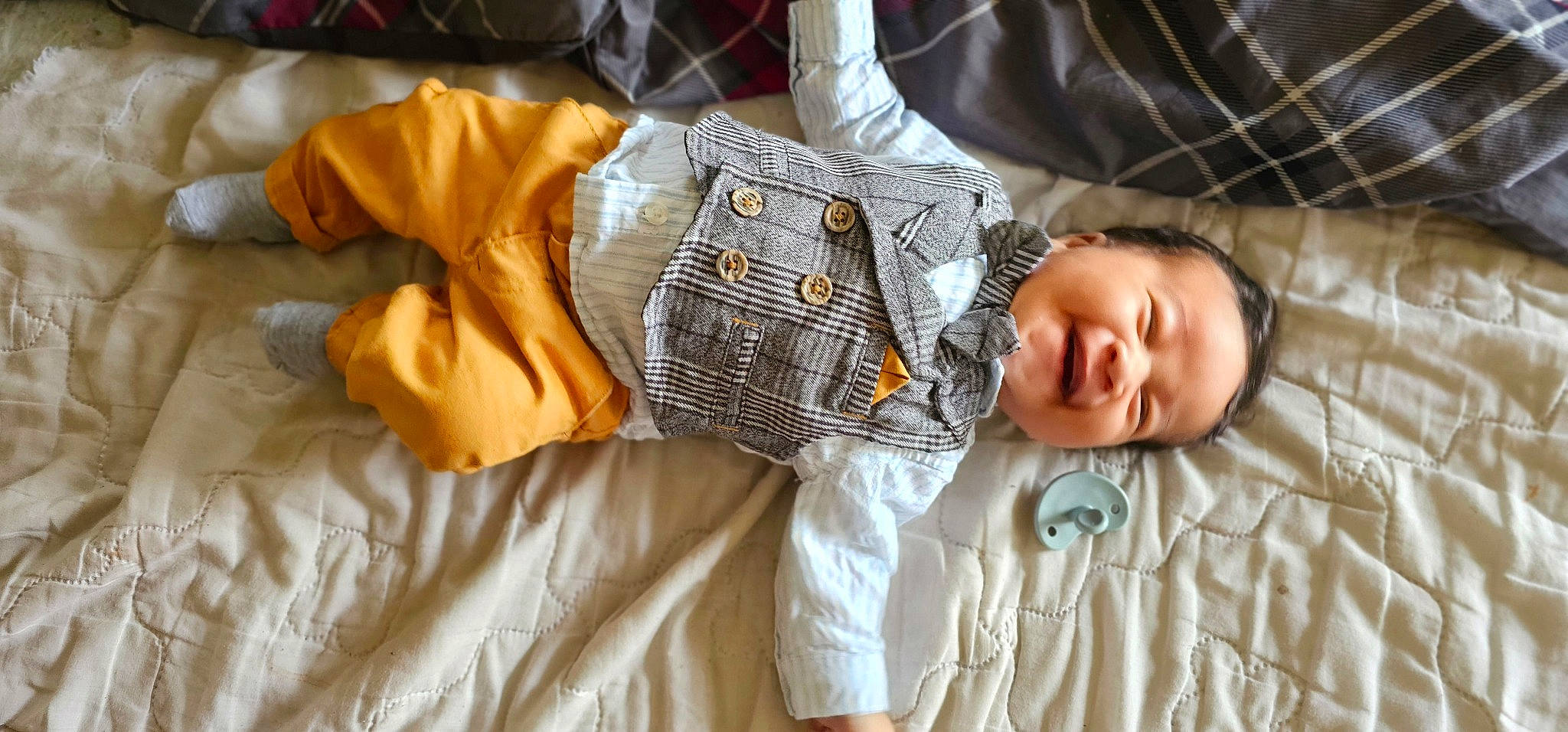 Kion is registered to the contest to win money with this photo: baby, baby_products, baby_toddler_clothing, child, comfort, couch, denim, glasses, human_body, human_leg, leg, linens, person, plaid, plant, sitting, sleeve, thigh, toddler, tree