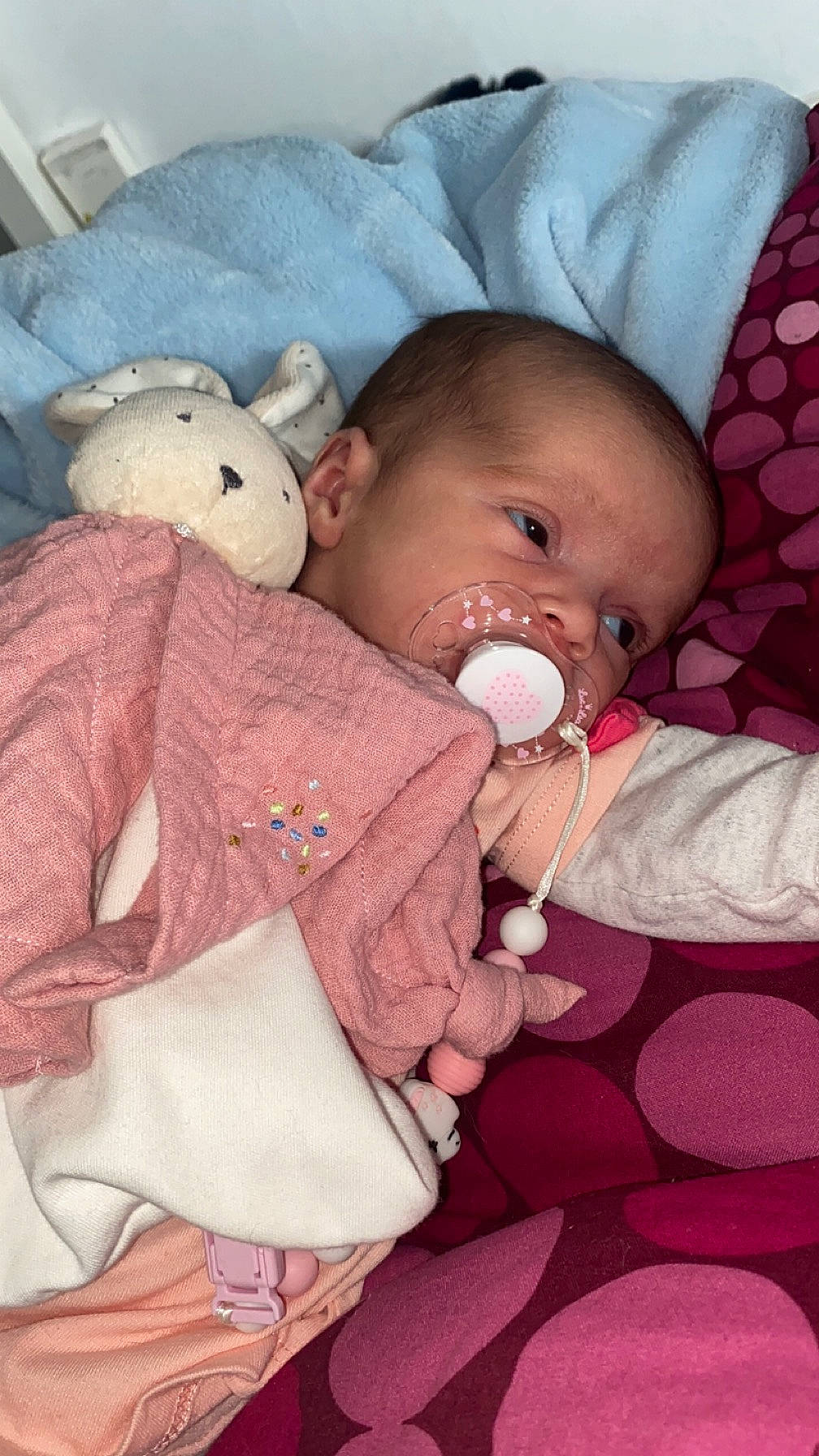 Alya participe au concours pour gagner de l'argent avec cette photo : baby, baby_products, baby_sleeping, baby_toddler_clothing, bedtime, cheek, child, comfort, finger, gesture, linens, nose, person, pink, room, skin, stuffed_toy, teddy_bear, thumb, toddler