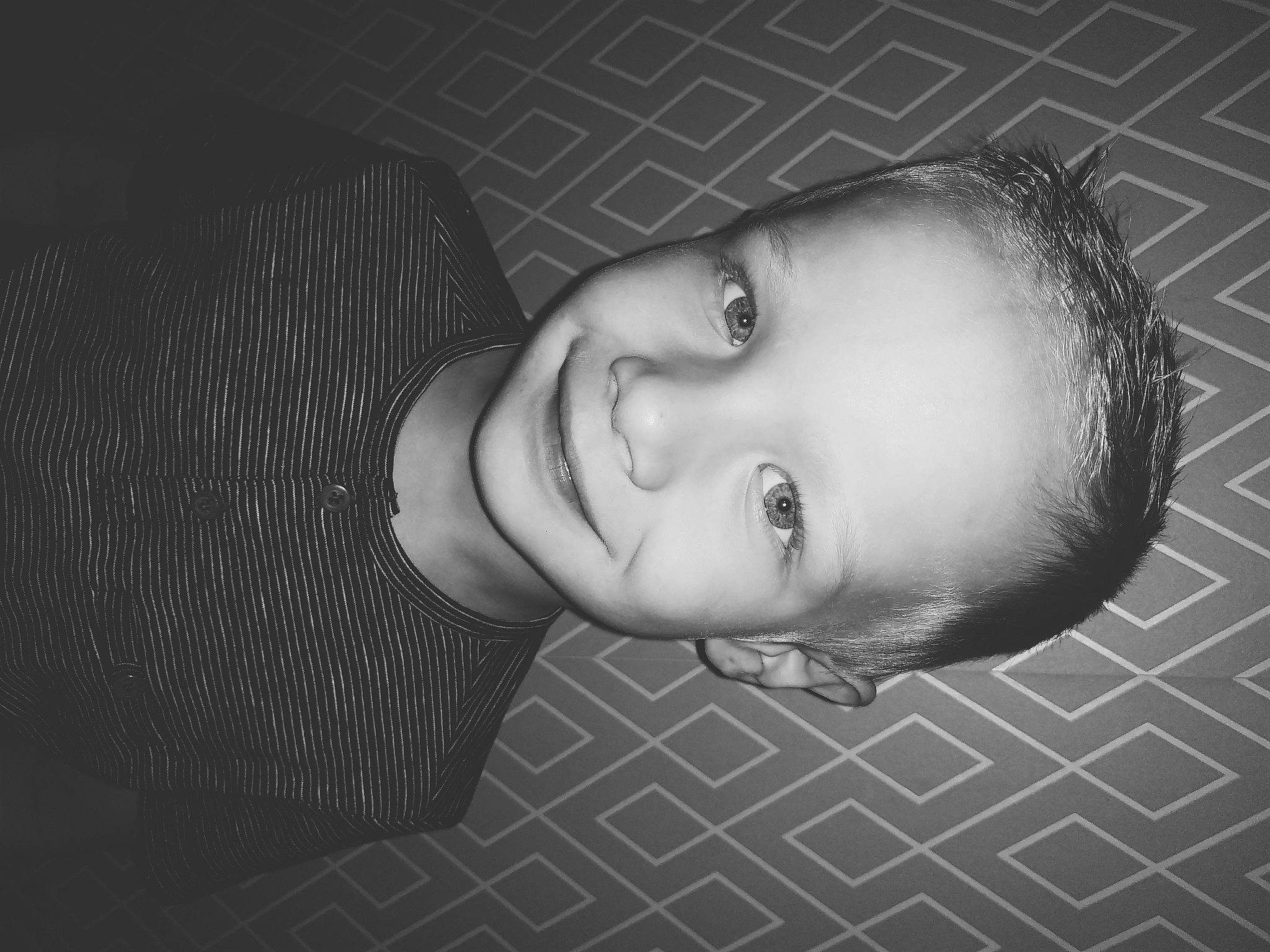 Enzo a rejoint le concours — aidez-le/la à gagner de superbes lots ! beauty, black, black_and_white, cheek, child, chin, eye, eyebrow, face, forehead, hair, hairstyle, head, joy, lip, monochrome, nose, organ, person, photograph