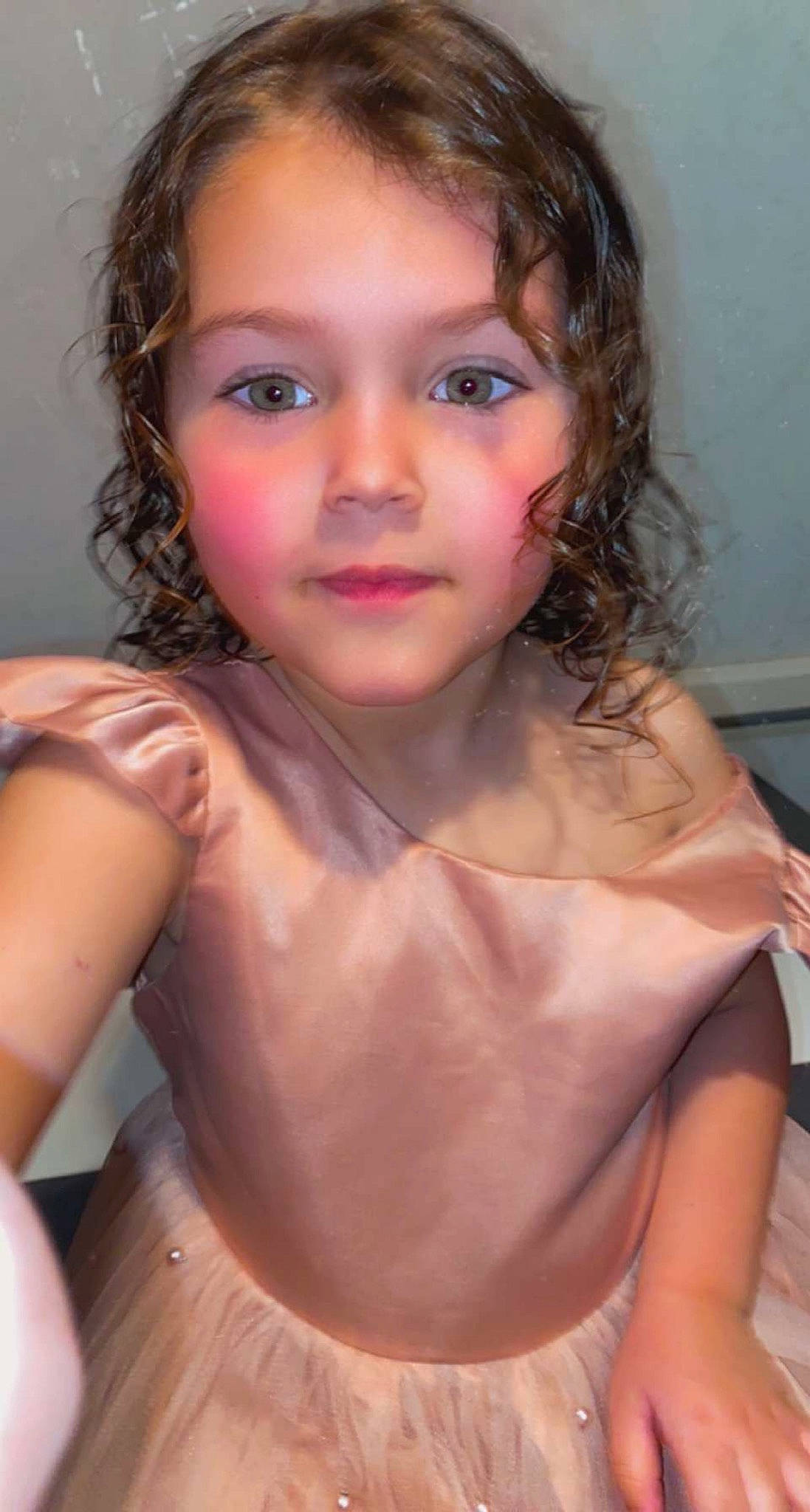 Lyloo a rejoint le concours — aidez-le/la à gagner de superbes lots ! cheek, chin, eye, eyebrow, eyelash, face, facial_expression, forehead, hair, hairstyle, human_body, joint, lip, mouth, muscle, neck, nose, organ, person, shoulder