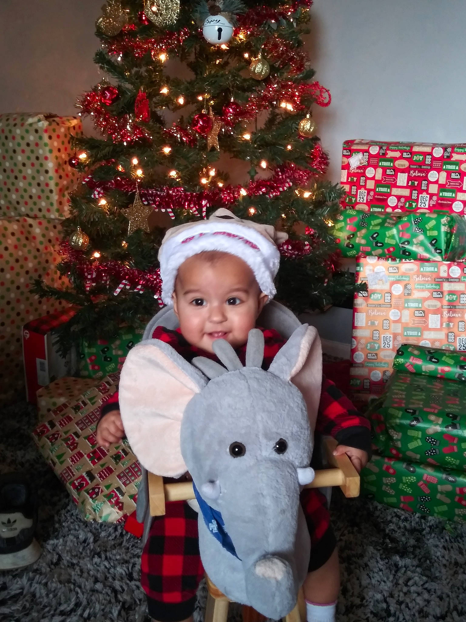 Mia is registered to the contest to win money with this photo: child, christmas, christmas_decoration, christmas_eve, christmas_ornament, christmas_tree, conifer, event, fir, holiday, holiday_ornament, interior_design, person, plant, toddler, tree