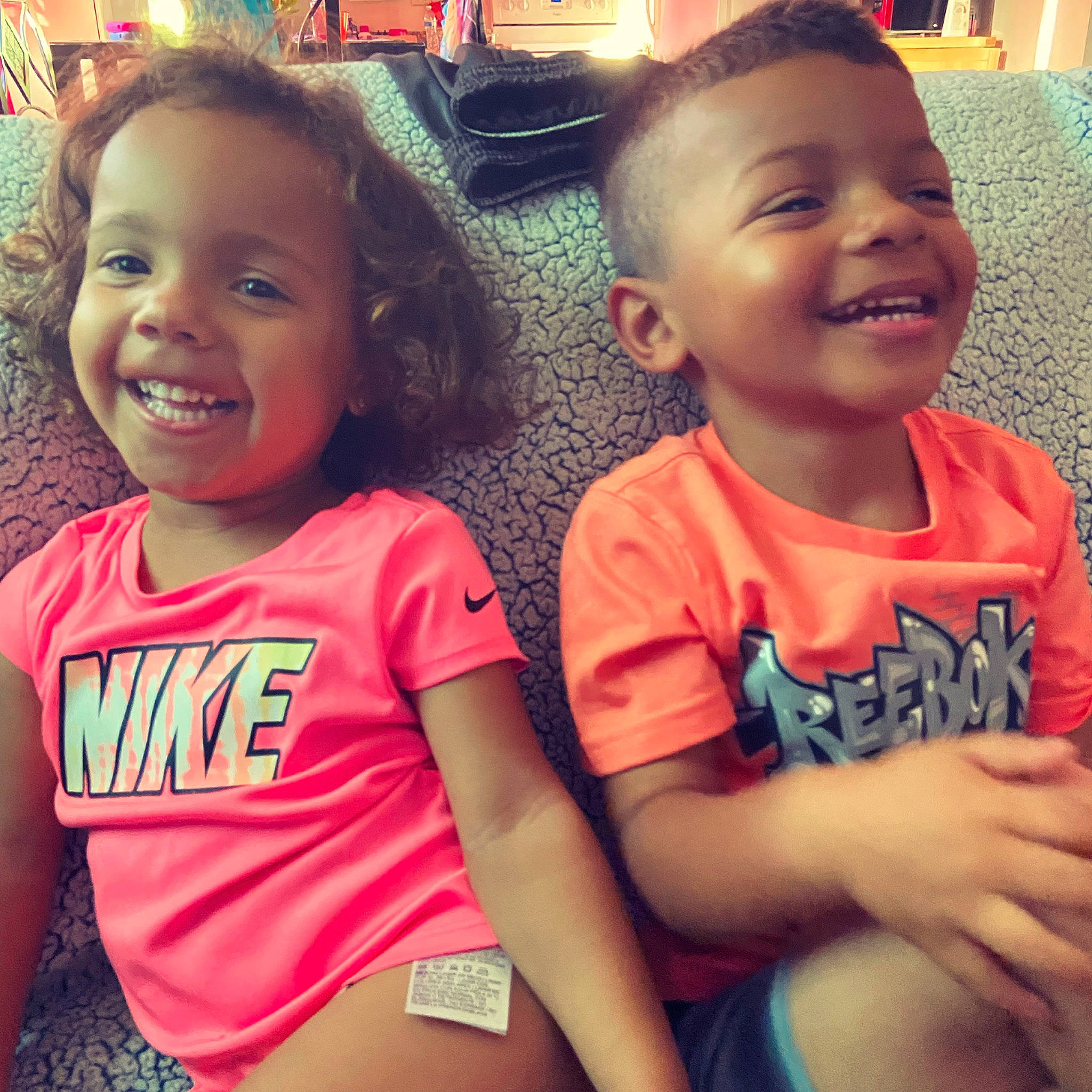 Alaiya is registered to the contest to win money with this photo: cheek, chin, ear, eye, eyebrow, face, finger, gesture, hair, happy, head, human_body, iris, joy, mouth, nose, person, shoulder, skin, sleeve