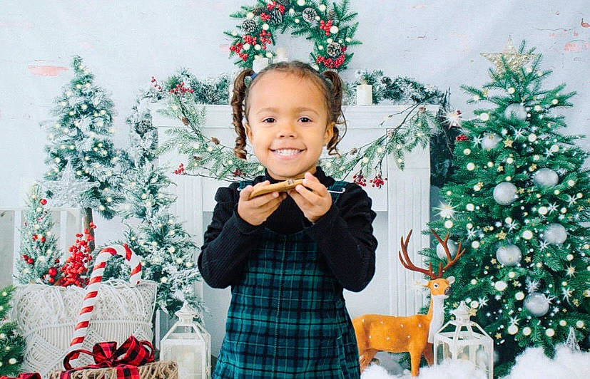 Alaiya joined the competition — help win amazing prizes! christmas_decoration, christmas_ornament, christmas_tree, evergreen, eye, face, green, happy, holiday_ornament, joy, ornament, person, photograph, plaid, plant, red, shortstraw_pine, sleeve, smile, tartan