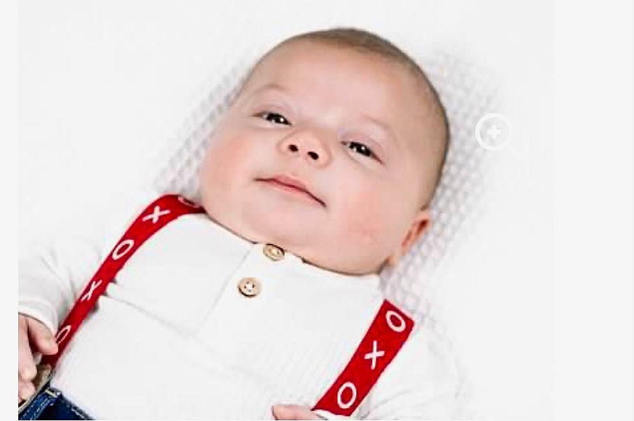 Zander is registered to the contest to win money with this photo: baby, baby_products, baby_toddler_clothing, carmine, cheek, child, collar, comfort, event, face, fashion_accessory, happy, laugh, magenta, person, portrait_photography, service, sitting, sleeve, smile