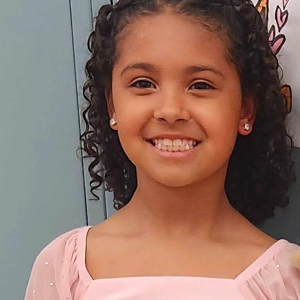 Lakaya is registered to the contest to win money with this photo: blackhair, bodypart, child, curlyhair, dimples, face, female, girl, hair, happy, head, neck, person, shoulder, skin, smile