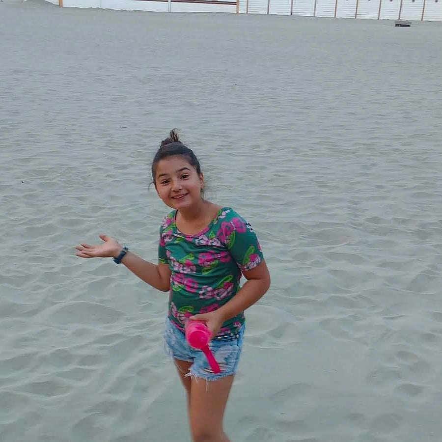 Sofia participe au concours pour gagner de l'argent avec cette photo : beach, child, coast, fun, happy, joy, leisure, ocean, person, recreation, sand, sea, smile, summer, tourism, vacation, water