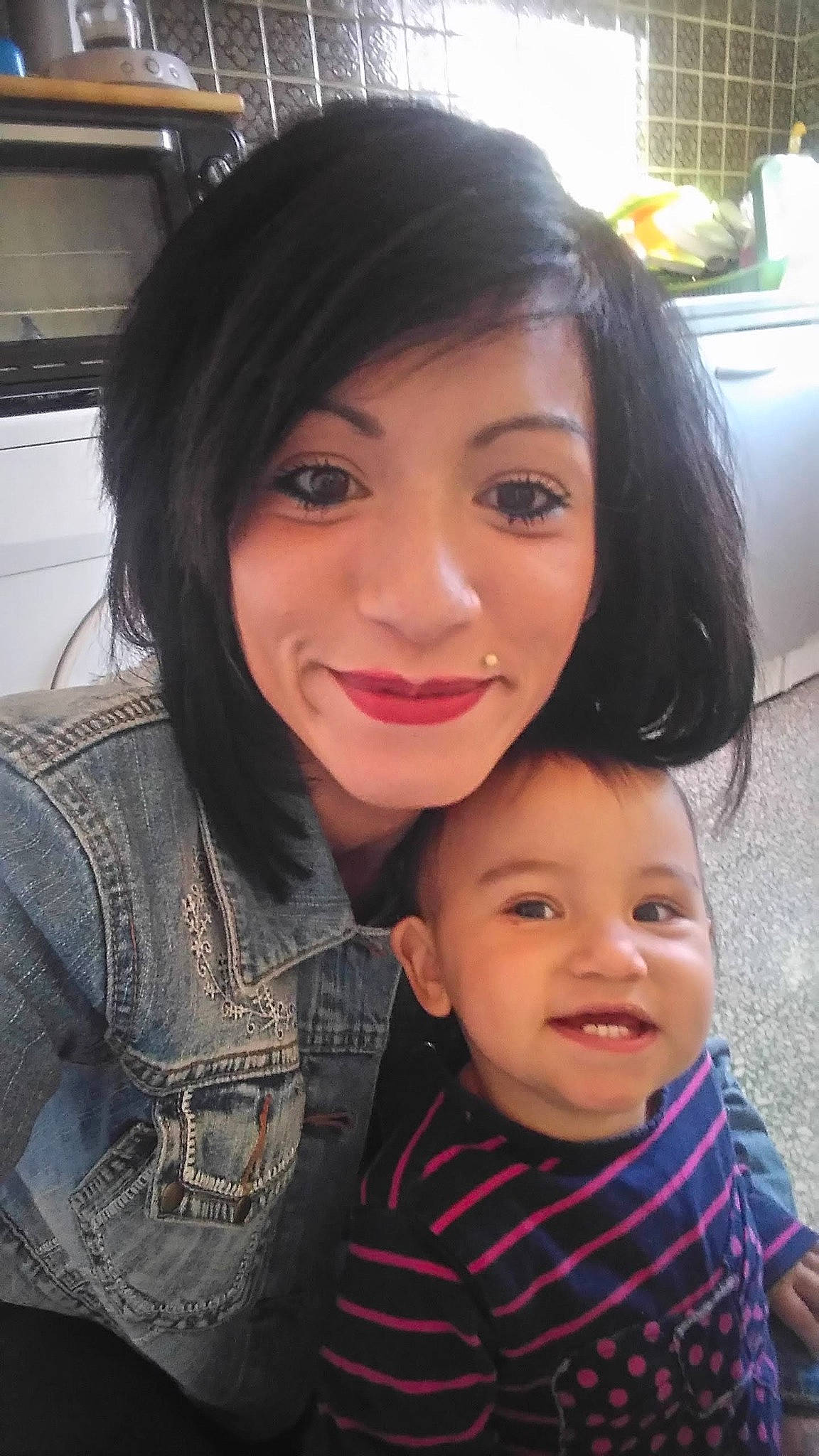 Miriana a rejoint le concours — aidez-le/la à gagner de superbes lots ! beauty, black_hair, cheek, child, chin, daughter, eyebrow, face, forehead, hair, hairstyle, joy, lip, long_hair, mother, nose, person, photography, selfie, skin