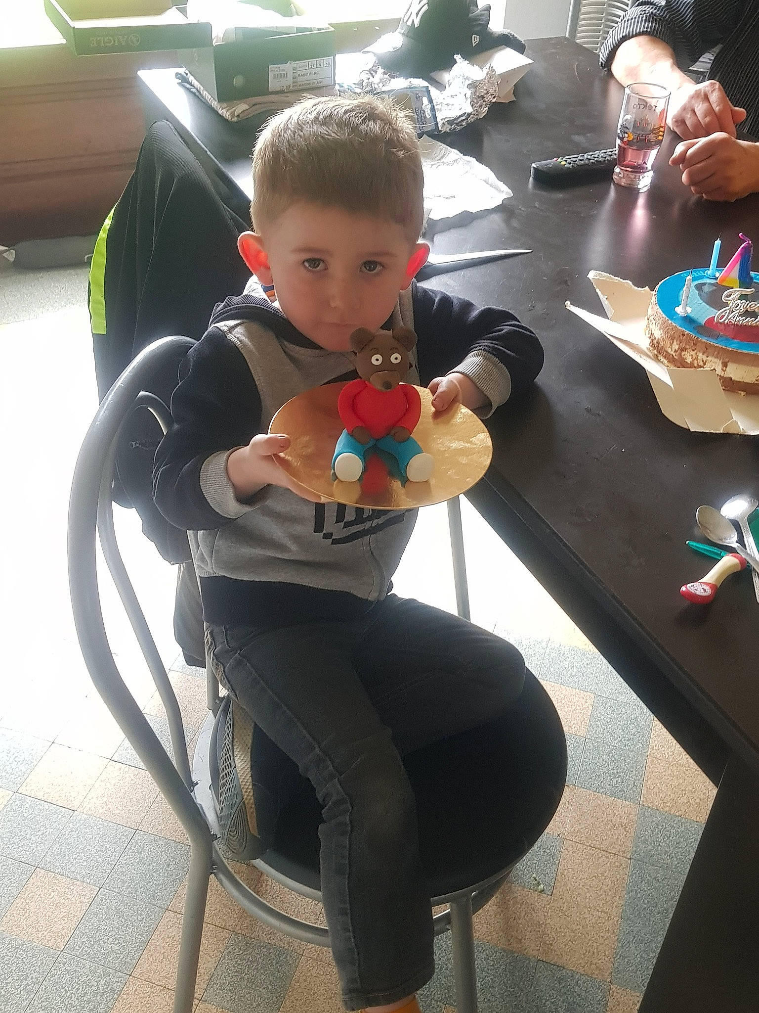 Ylouan participe au concours pour gagner de l'argent avec cette photo : baby_carriage, baby_products, child, fun, leg, person, play, product, sitting, toddler