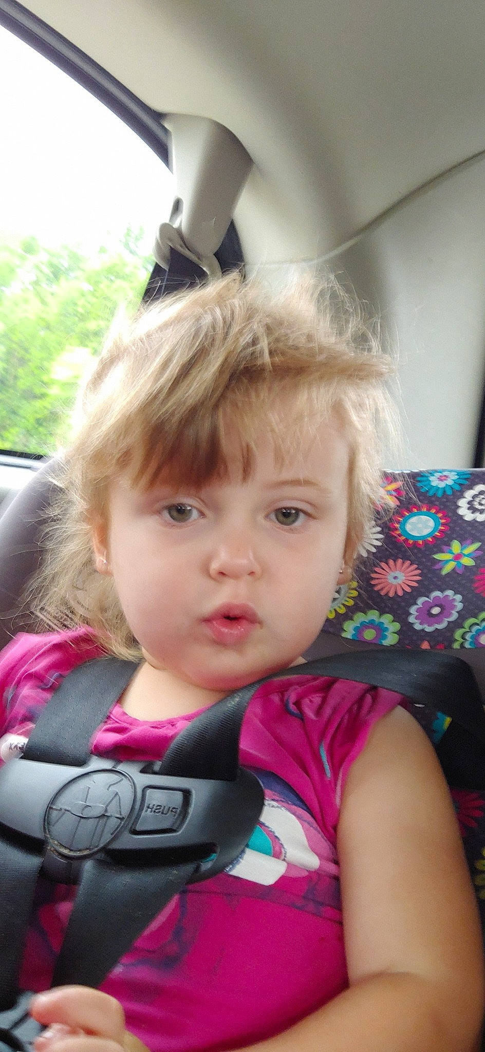 Maylody participe au concours pour gagner de l'argent avec cette photo : baby_products, baby_toddler_clothing, bangs, blond, child, cool, face, fun, grass, hairstyle, happy, iris, leisure, nose, person, pink, plant, skin, toddler, tree