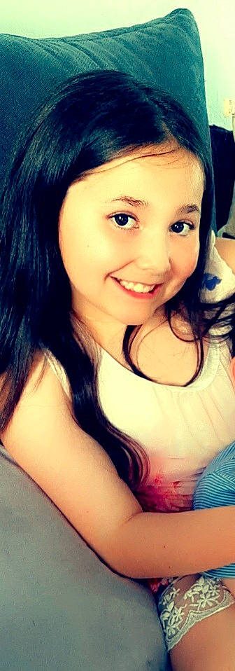 Cloé a rejoint le concours — aidez-le/la à gagner de superbes lots ! black_hair, blue, cheek, chin, cool, eye, eyebrow, eyelash, flash_photography, forehead, happy, iris, jaw, joy, lip, mouth, neck, nose, person, shoulder