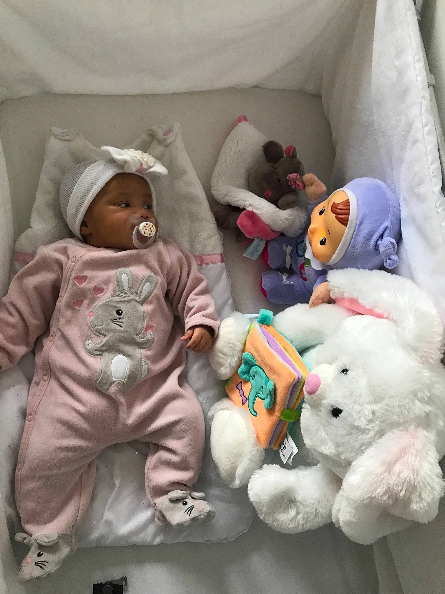 Chelsy a rejoint le concours — aidez-le/la à gagner de superbes lots ! baby, baby_products, child, person, plush, product, room, stuffed_toy, teddy_bear, textile, toddler, toy