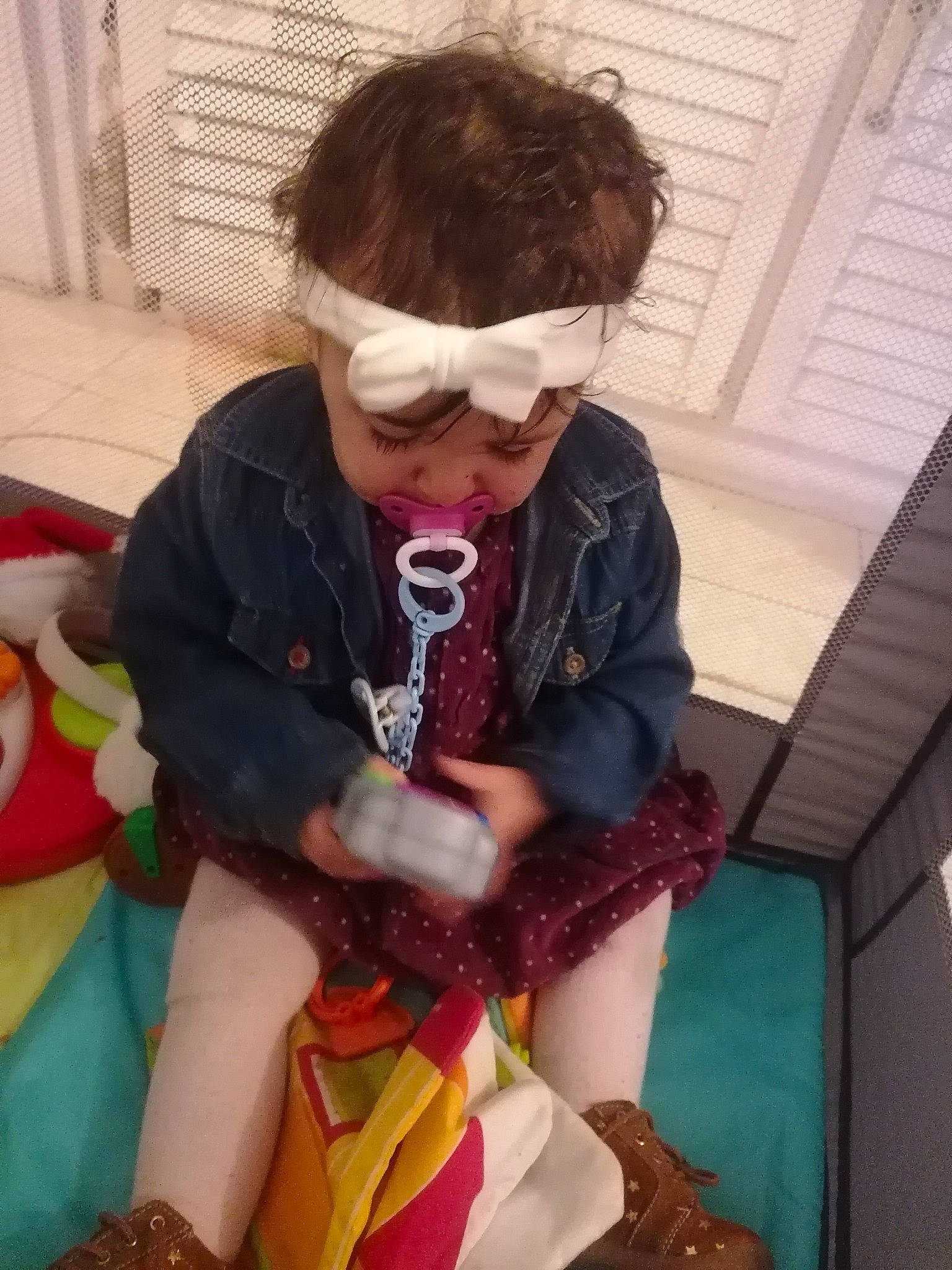 Delya participe au concours pour gagner de l'argent avec cette photo : child, leg, person