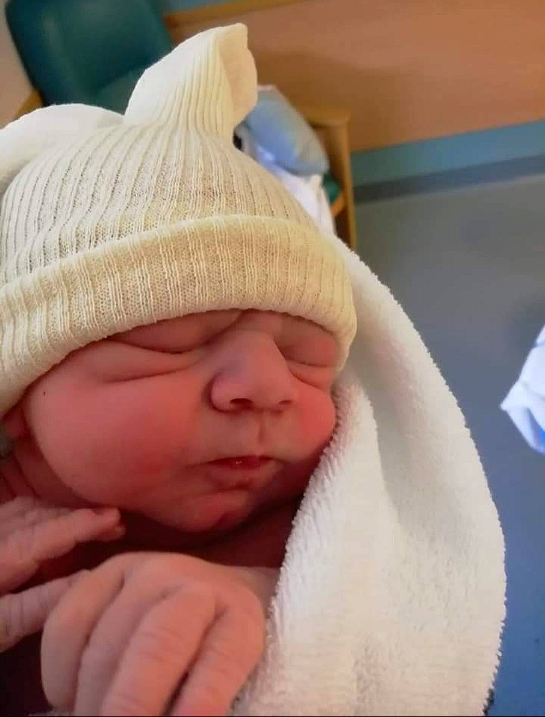 Tyla participe au concours pour gagner de l'argent avec cette photo : baby, baby_sleeping, baby_toddler_clothing, cap, cheek, child, chin, comfort, finger, fur, headgear, headwear, knit_cap, linens, person, room, skin, textile, thumb, toddler