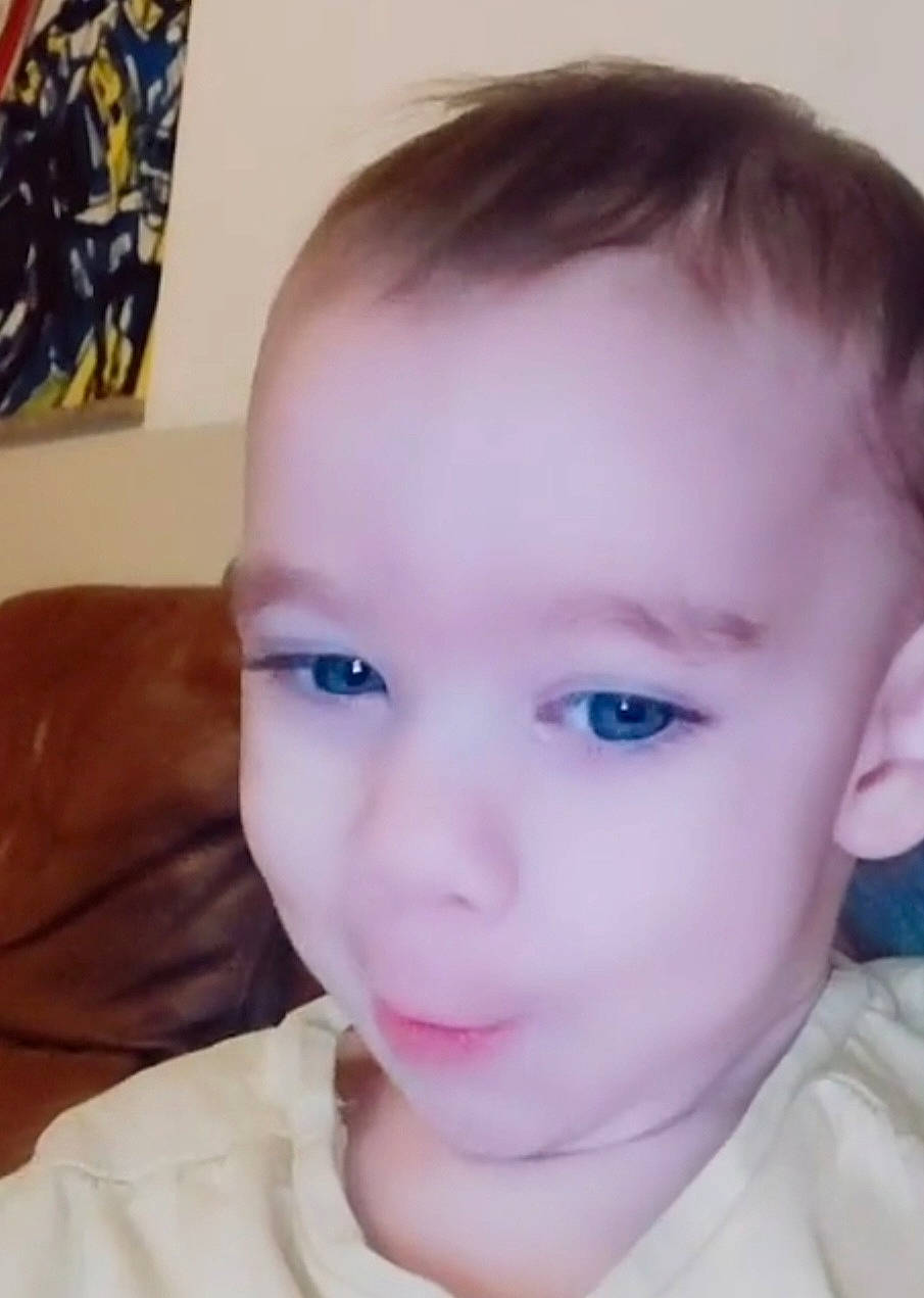 Tyla a rejoint le concours — aidez-le/la à gagner de superbes lots ! cheek, child, chin, cool, ear, eyebrow, eyelash, forehead, hair, happy, iris, jaw, lip, mouth, neck, no_expression, nose, person, skin, sleeve