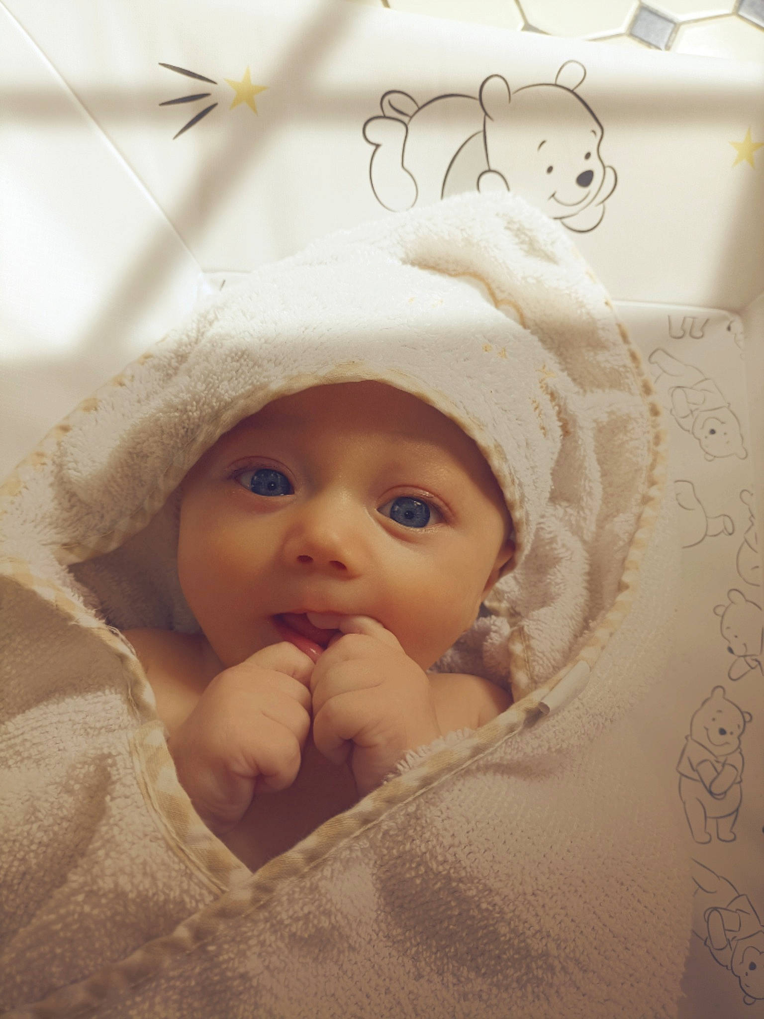 Kaydenn participe au concours pour gagner de l'argent avec cette photo : baby, baby_products, baby_sleeping, baby_toddler_clothing, bedding, bedtime, cheek, child, comfort, fur, happy, headgear, headwear, linens, mouth, person, room, skin, sleeve, thumb