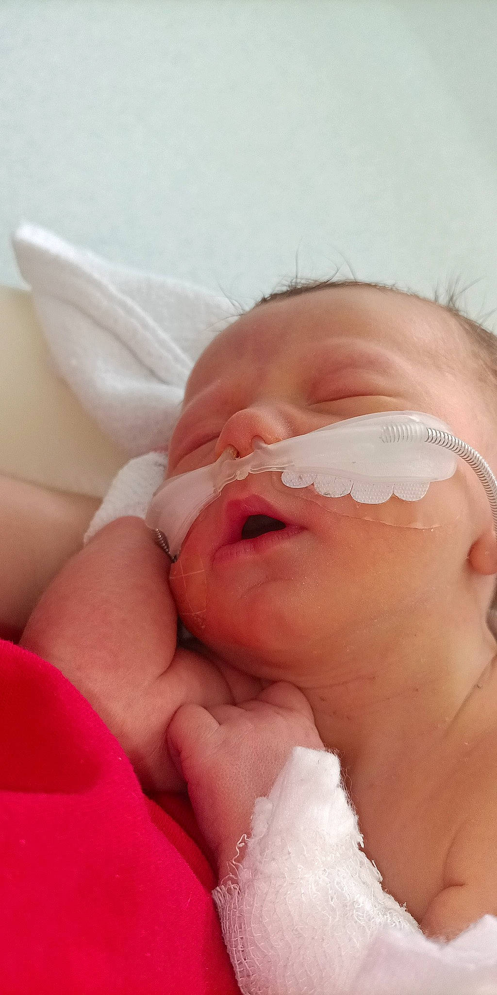 Kaydenn a rejoint le concours — aidez-le/la à gagner de superbes lots ! arm, baby, baby_sleeping, cheek, comfort, eye, eyebrow, eyelash, finger, hand, hat, head, headgear, lip, mouth, neck, nose, skin, smile, toddler