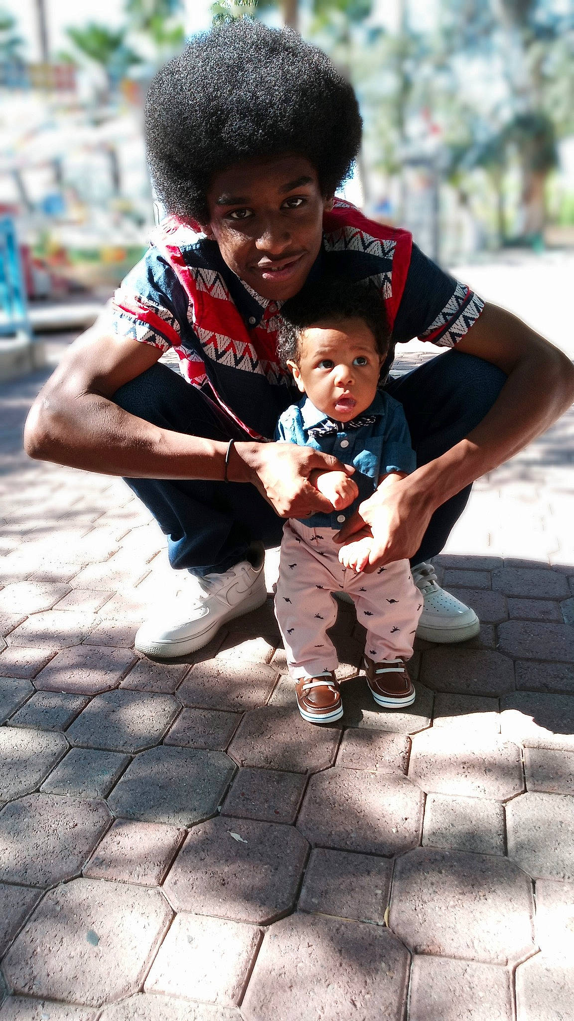 Heir is registered to the contest to win money with this photo: child, daughter, father, fun, happy, human, joy, male, people, person, photography, play, smile, snapshot, surprise, toddler, vacation