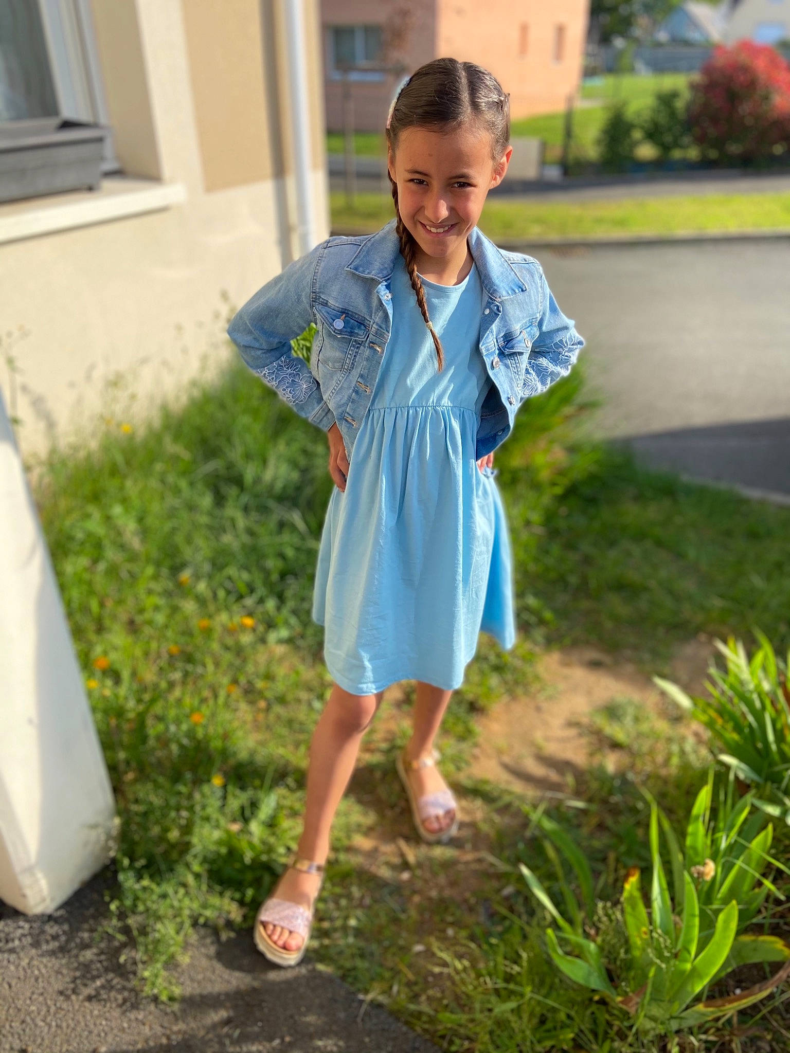 Maïssa participe au concours pour gagner de l'argent avec cette photo : azure, child, dress, electric_blue, face, footwear, fun, grass, grass_family, happy, joy, person, plant, sandal, shoe, sleeve, smile, standing, street_fashion, suit