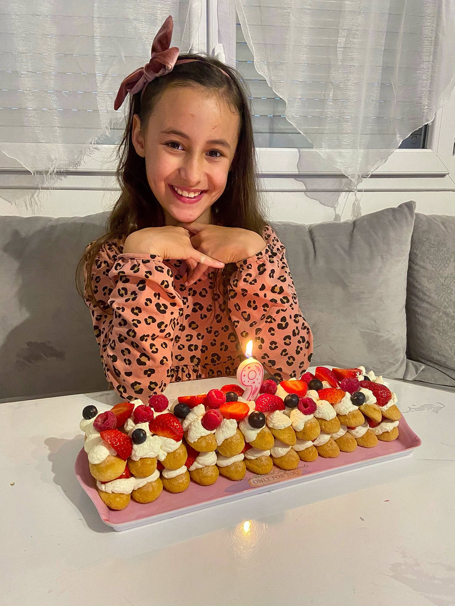 Maïssa participe au concours pour gagner de l'argent avec cette photo : baked_goods, baking, birthday, birthday_candle, buttercream, cake, cake_decorating, cake_decorating_supply, cuisine, curtain, food, icing, ingredient, joy, person, plate, recipe, smile, sugar_cake, sugar_paste