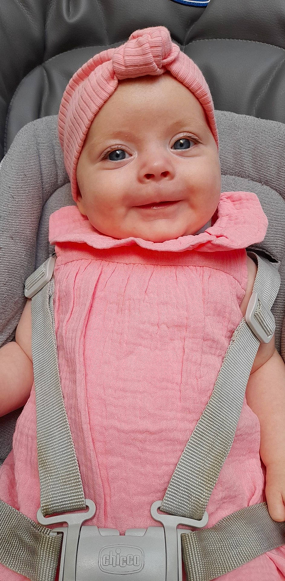 Soliana participe au concours pour gagner de l'argent avec cette photo : baby, baby_toddler_clothing, cap, cheek, eyelash, finger, happy, headgear, headwear, human_body, iris, jacket, lip, mouth, nose, person, pink, skin, sleeve, smile