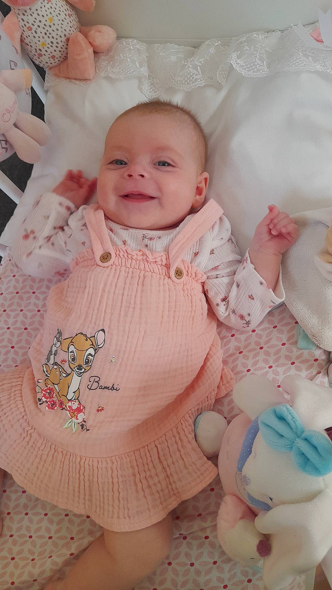 Soliana a rejoint le concours — aidez-le/la à gagner de superbes lots ! baby, baby_safety, baby_toddler_clothing, cheek, child, comfort, dress, face, happy, headgear, iris, joy, outerwear, person, pink, product, skin, sleeve, smile, textile