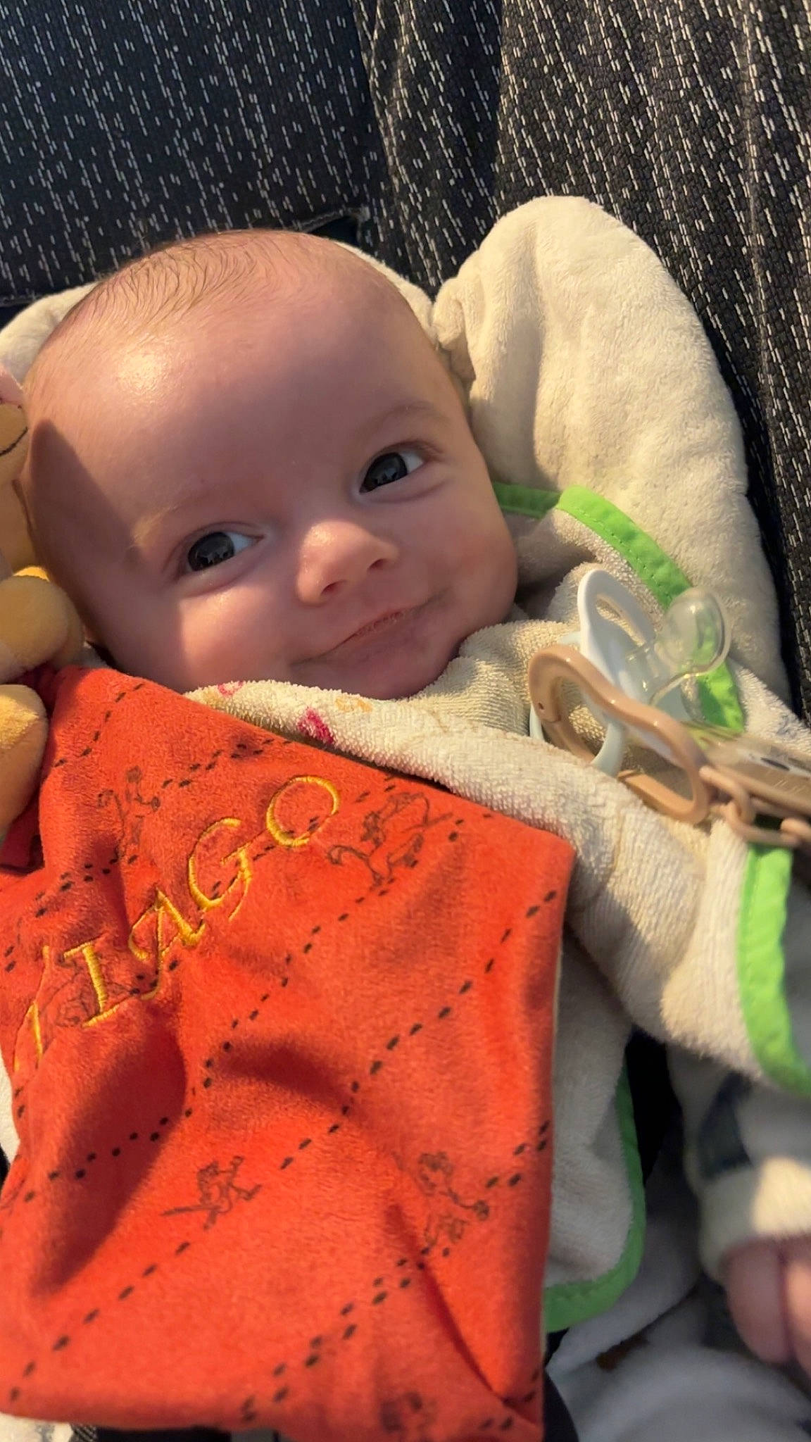 Tiago a rejoint le concours — aidez-le/la à gagner de superbes lots ! baby, baby_toddler_clothing, cheek, chin, close_up, comfort, happy, human, iris, linens, lip, nose, organ, person, skin, sleeve, textile, toddler, wood, wool