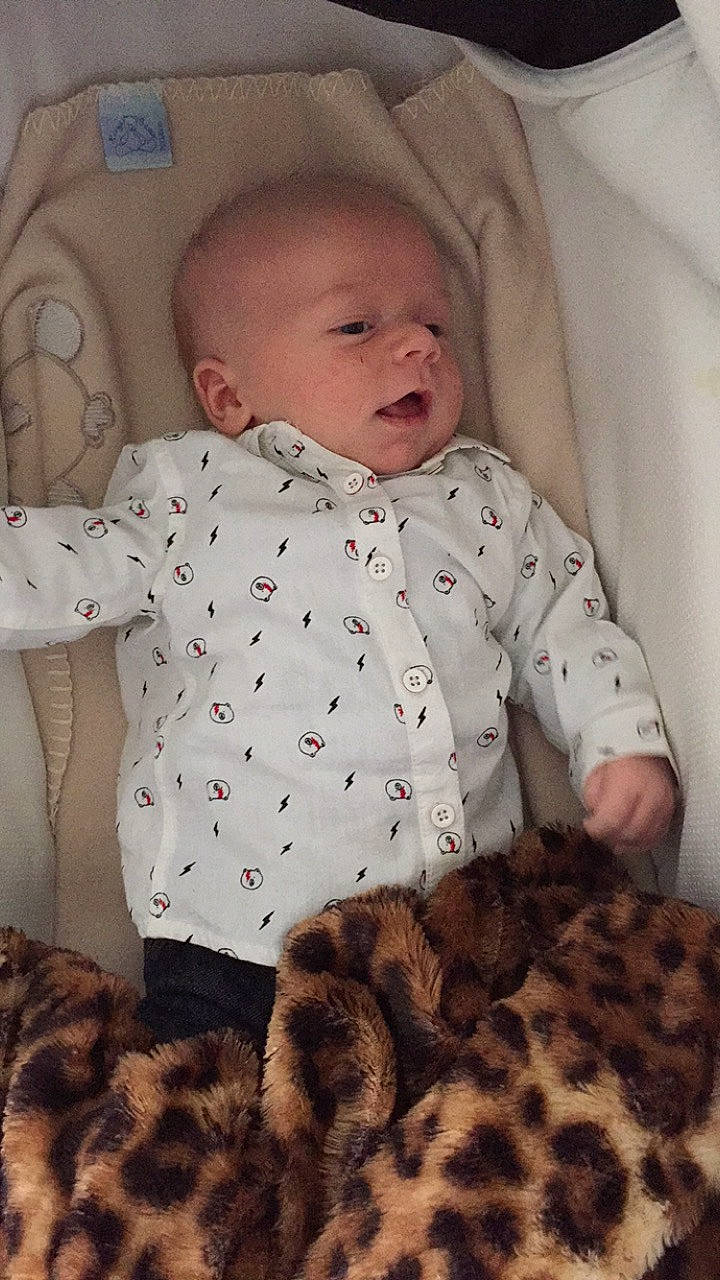 William a rejoint le concours — aidez-le/la à gagner de superbes lots ! baby, baby_toddler_clothing, cheek, child, person, skin, toddler